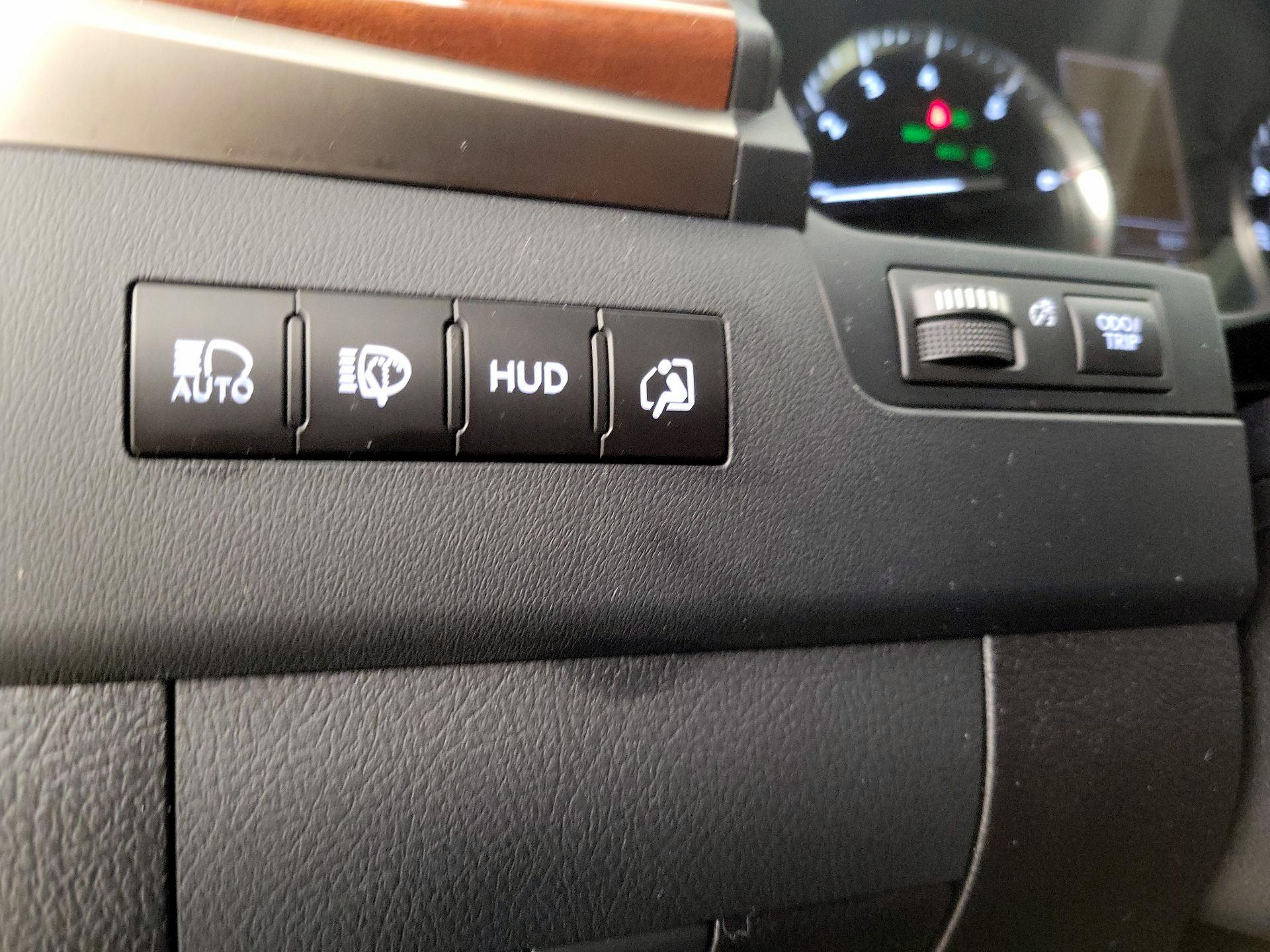 Thumbnail: 2020 Lexus LX - 13