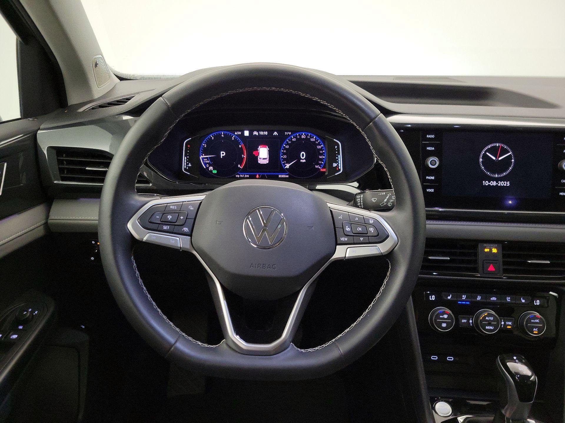 Thumbnail: 2022 Volkswagen Taos - 10