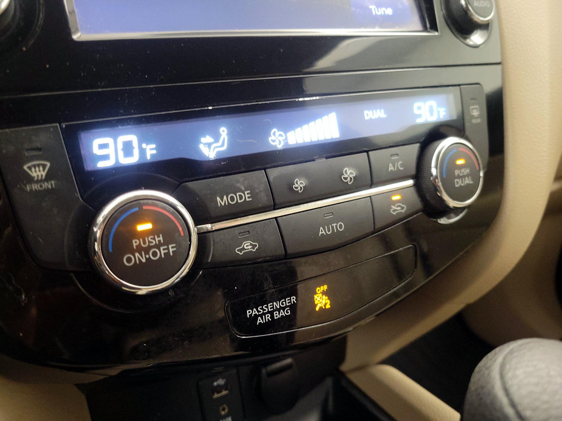 Thumbnail: 2016 Nissan Rogue - 17