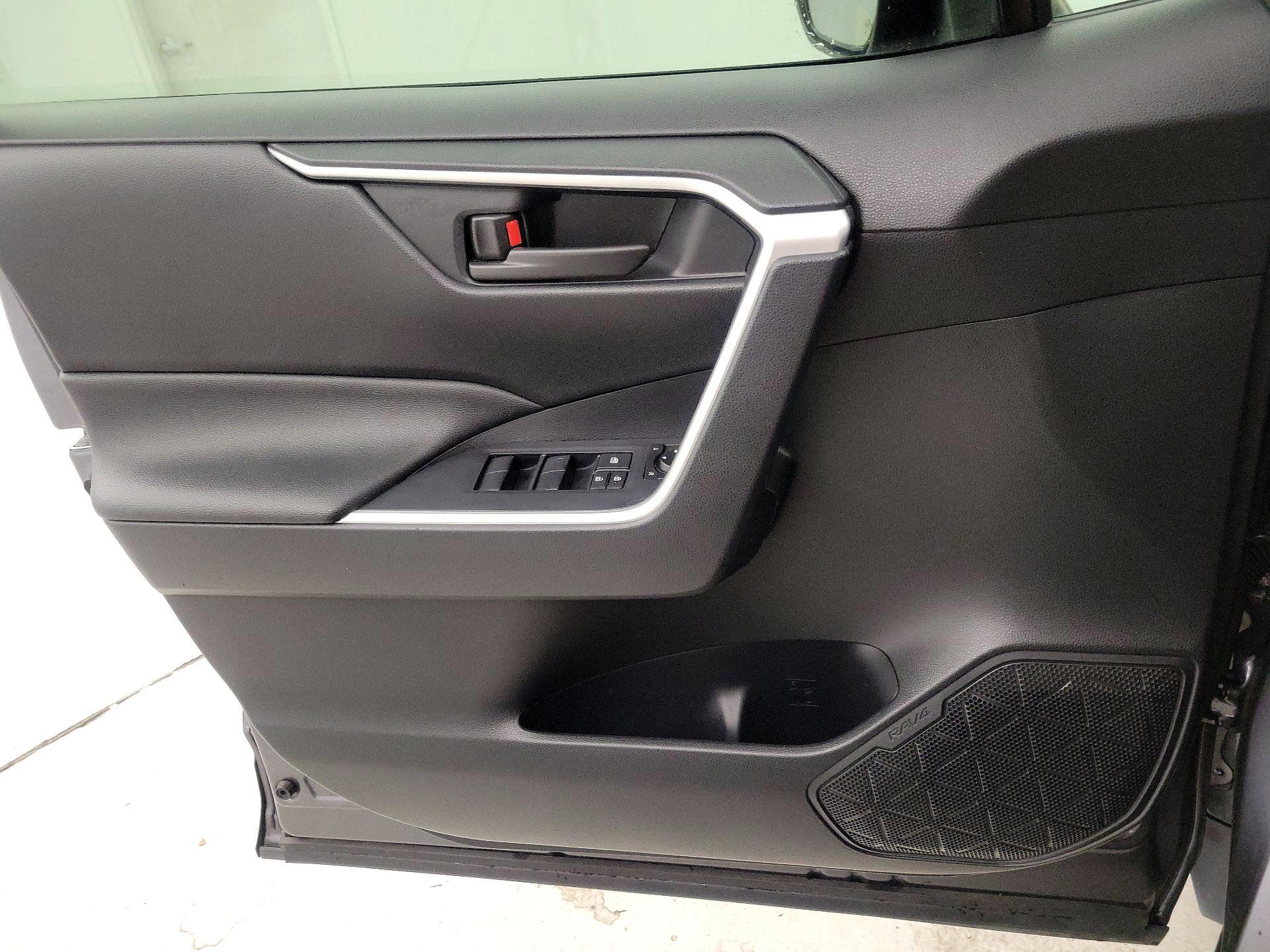 Thumbnail: 2019 Toyota RAV4 - 12