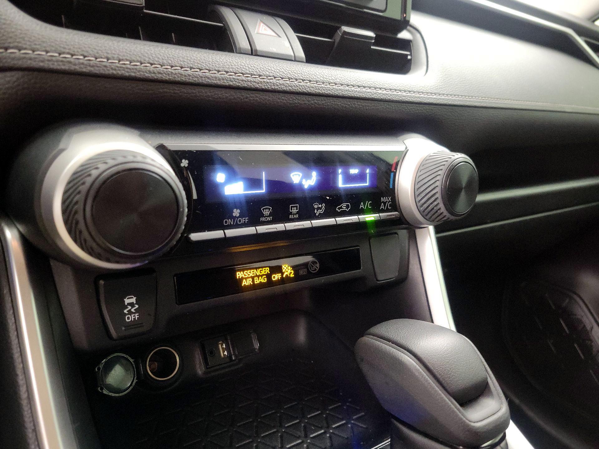 Thumbnail: 2019 Toyota RAV4 - 16