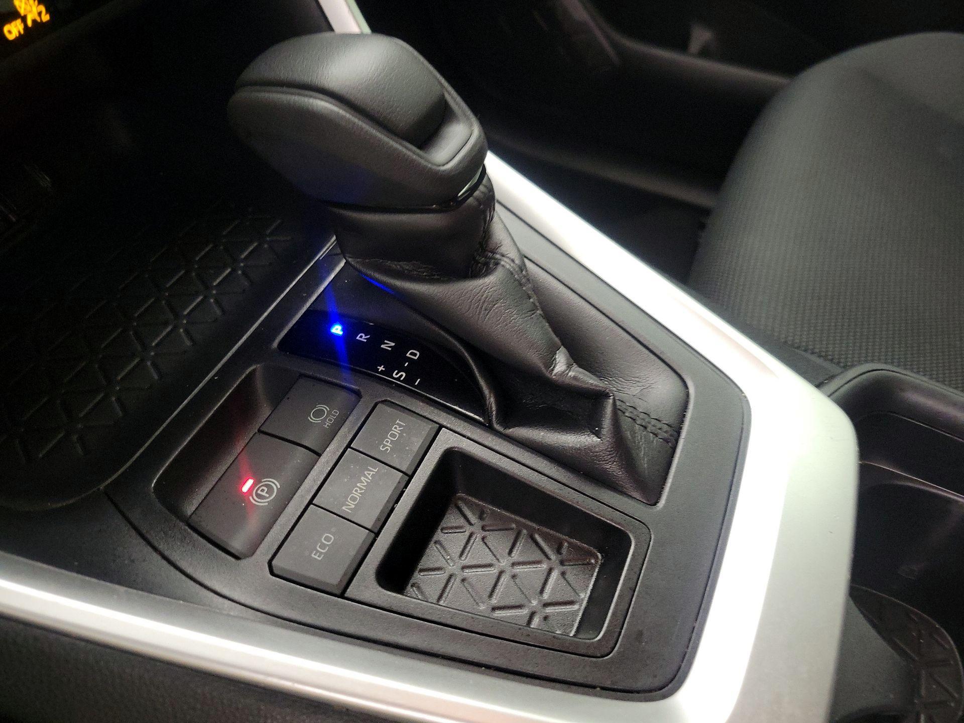 Thumbnail: 2019 Toyota RAV4 - 17