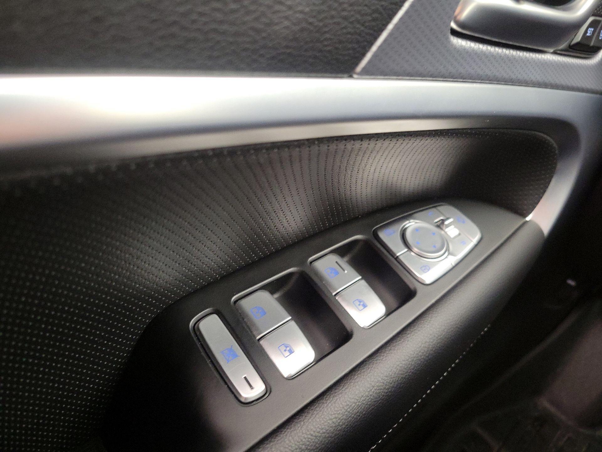 Thumbnail: 2023 Genesis G70 - 12
