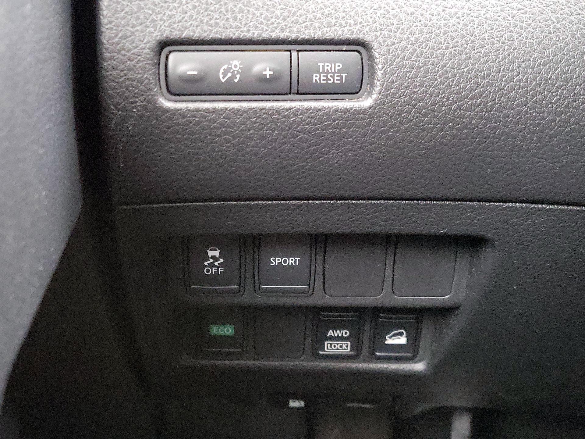 Thumbnail: 2016 Nissan Rogue - 13