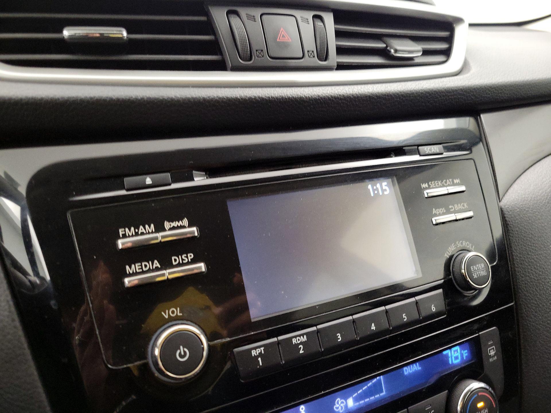 Thumbnail: 2016 Nissan Rogue - 15