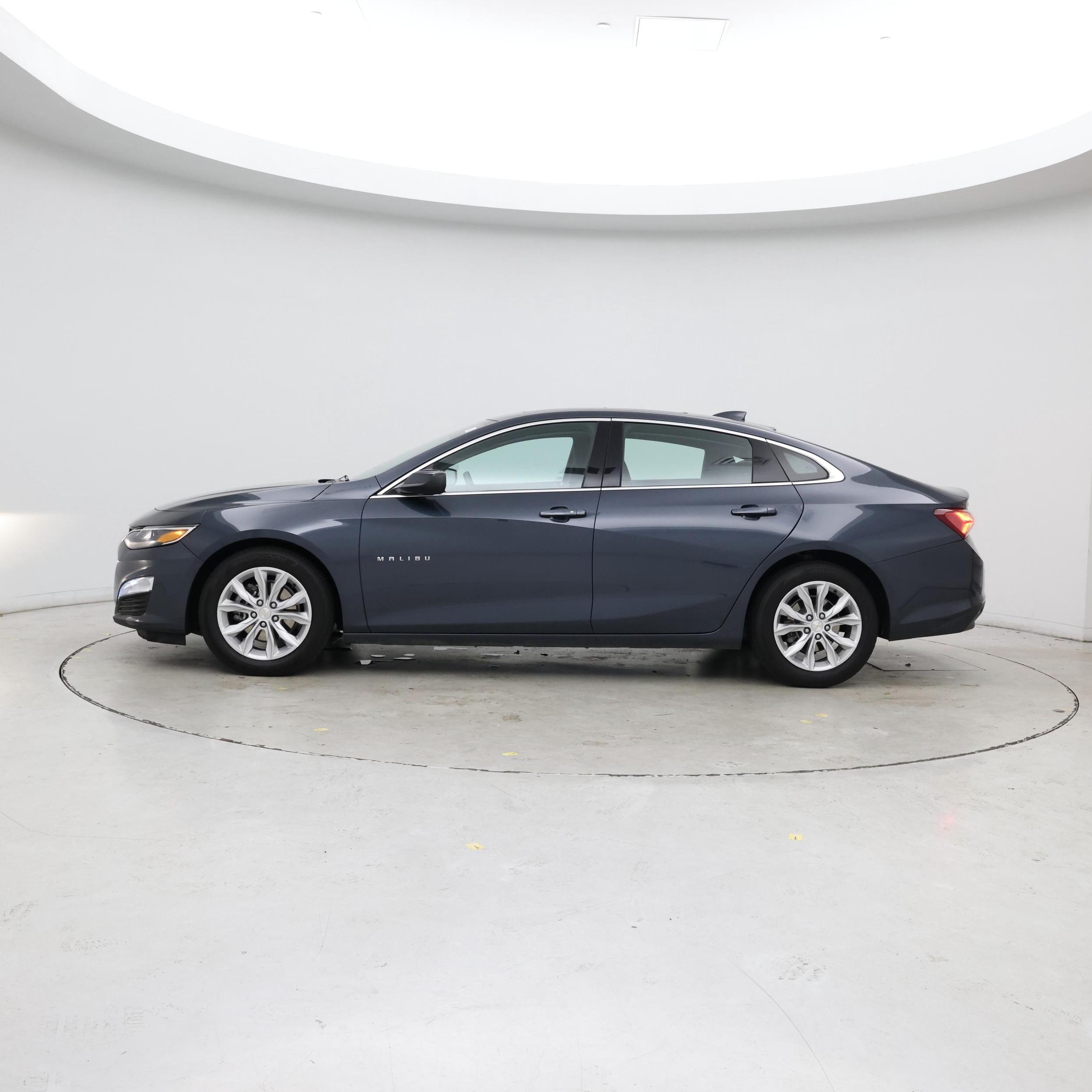 Thumbnail: 2020 Chevrolet Malibu - 3