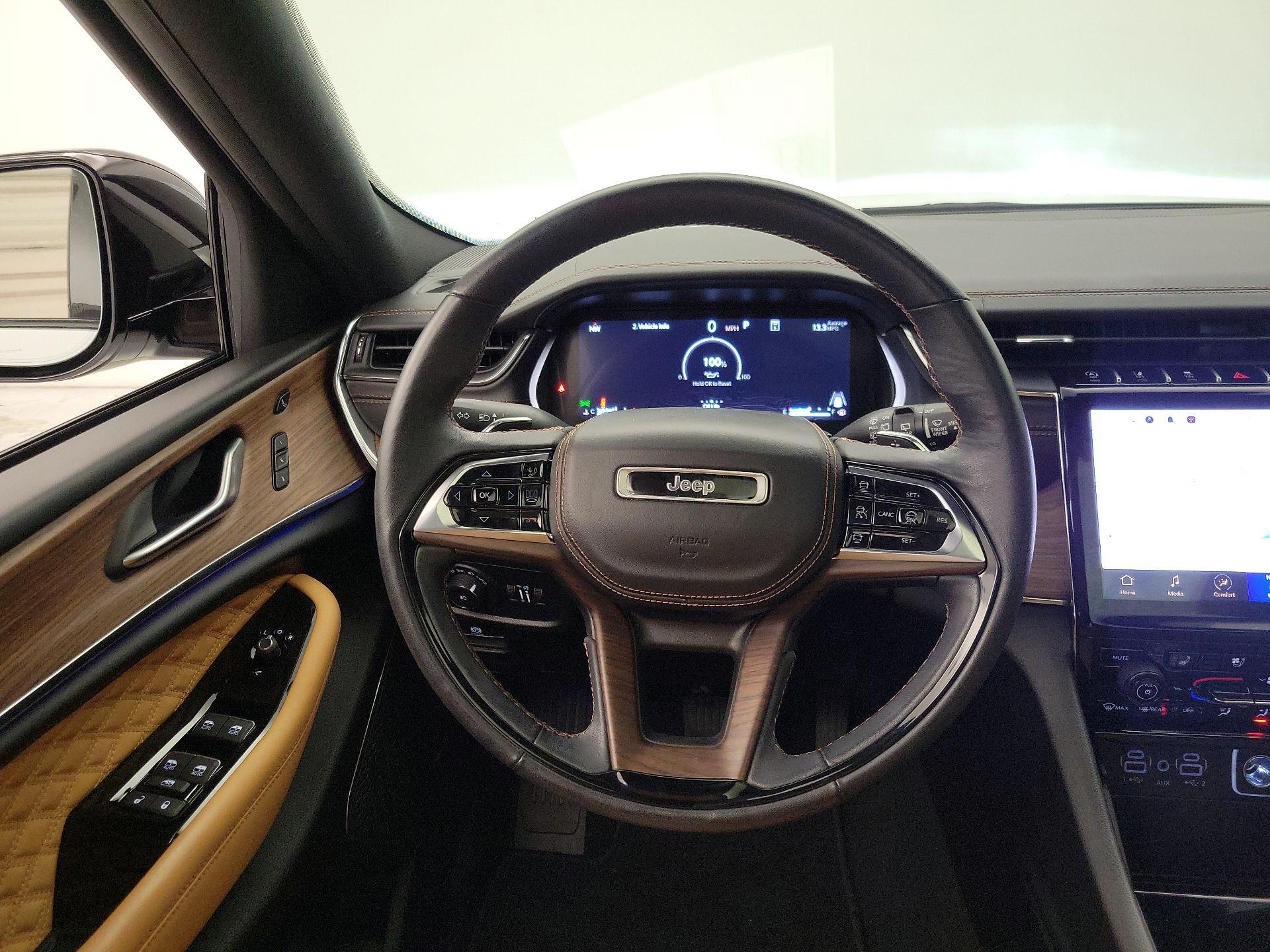 Thumbnail: 2023 Jeep Grand Cherokee - 10