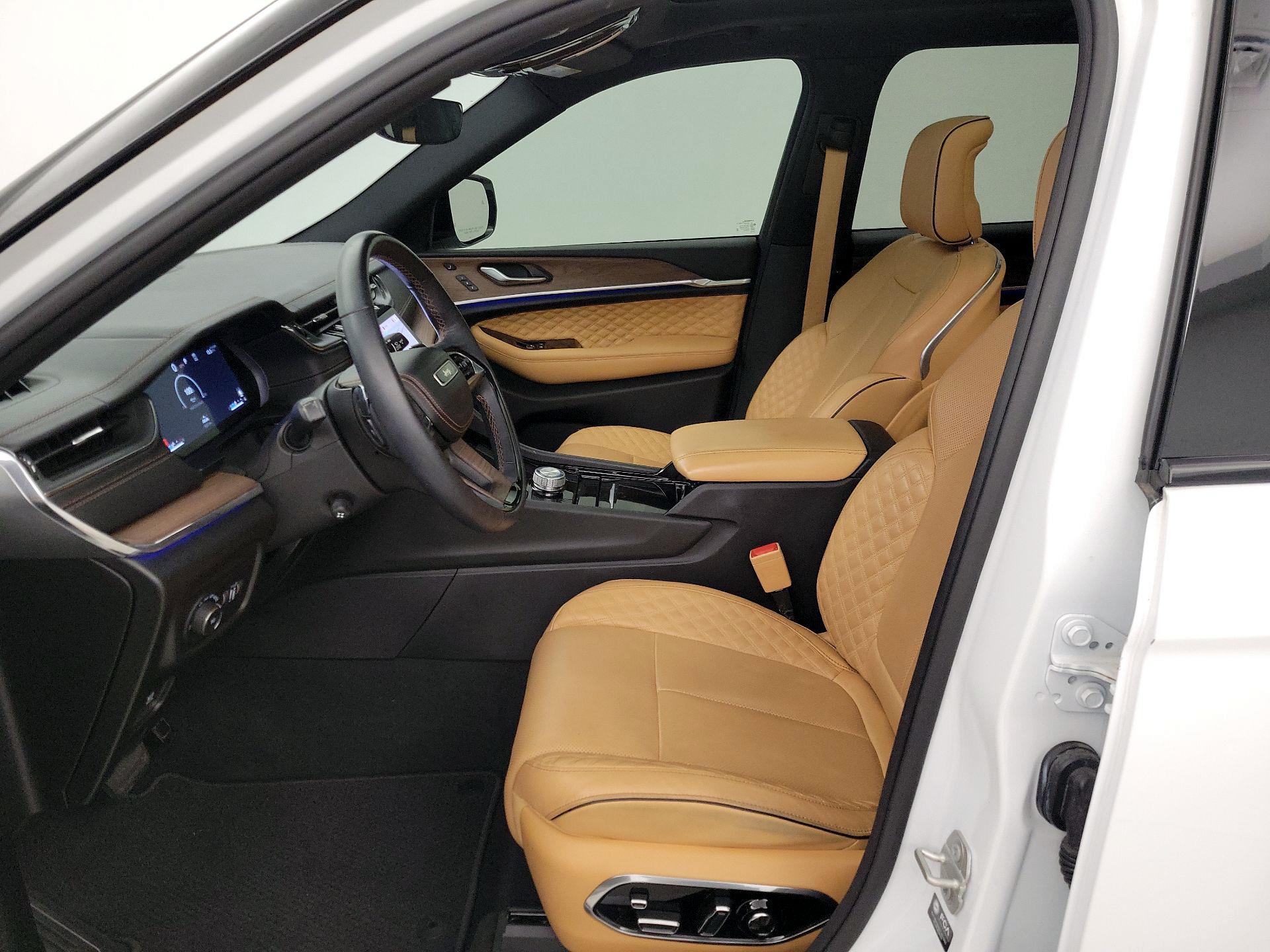 Thumbnail: 2023 Jeep Grand Cherokee - 11