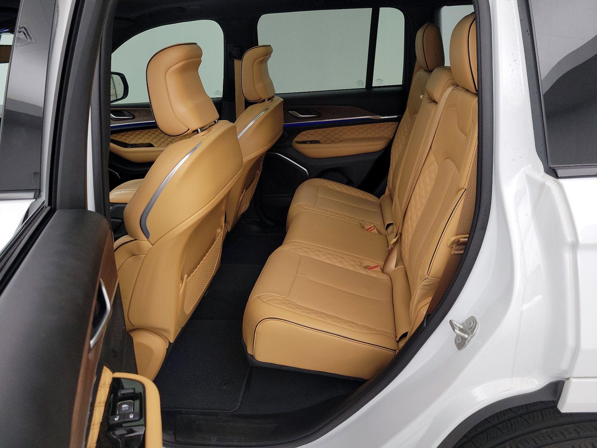 Thumbnail: 2023 Jeep Grand Cherokee - 20
