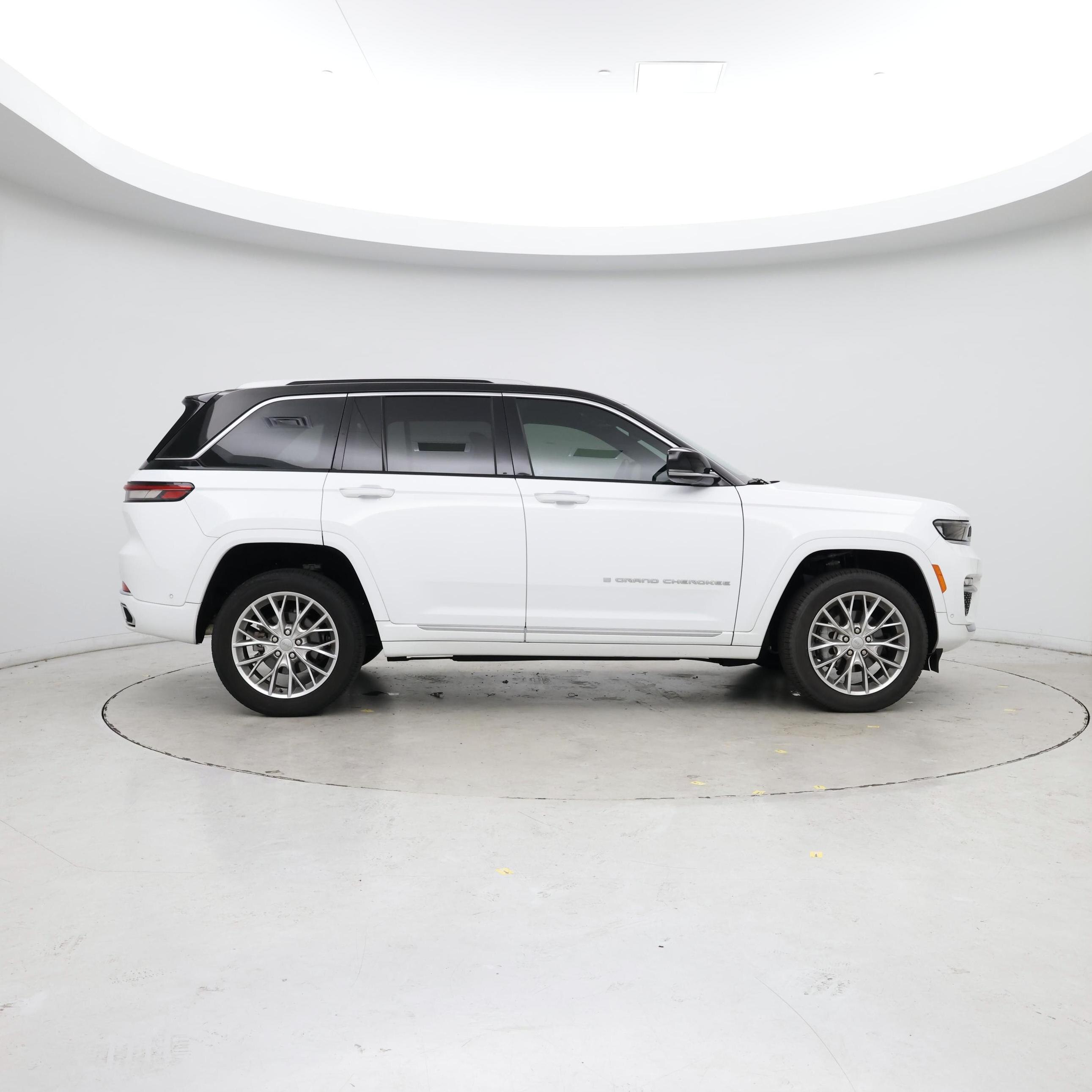 Thumbnail: 2023 Jeep Grand Cherokee - 7