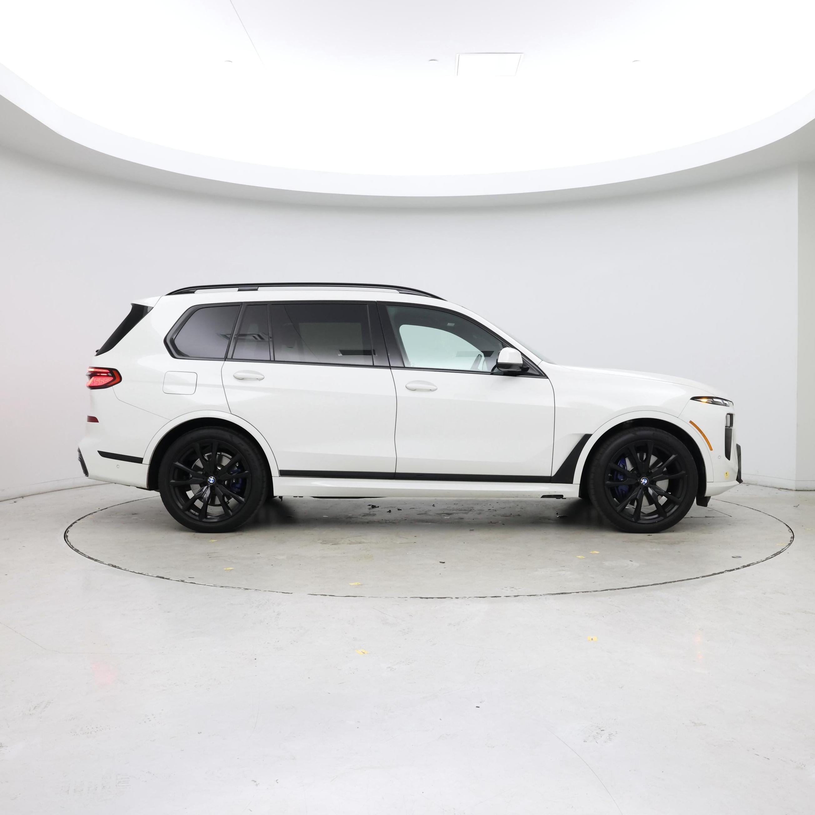 Thumbnail: 2023 BMW X7 - 7