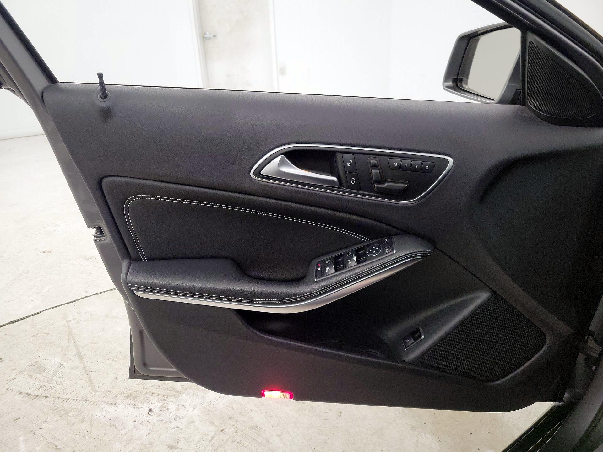 Thumbnail: 2015 Mercedes-Benz GLA - 12