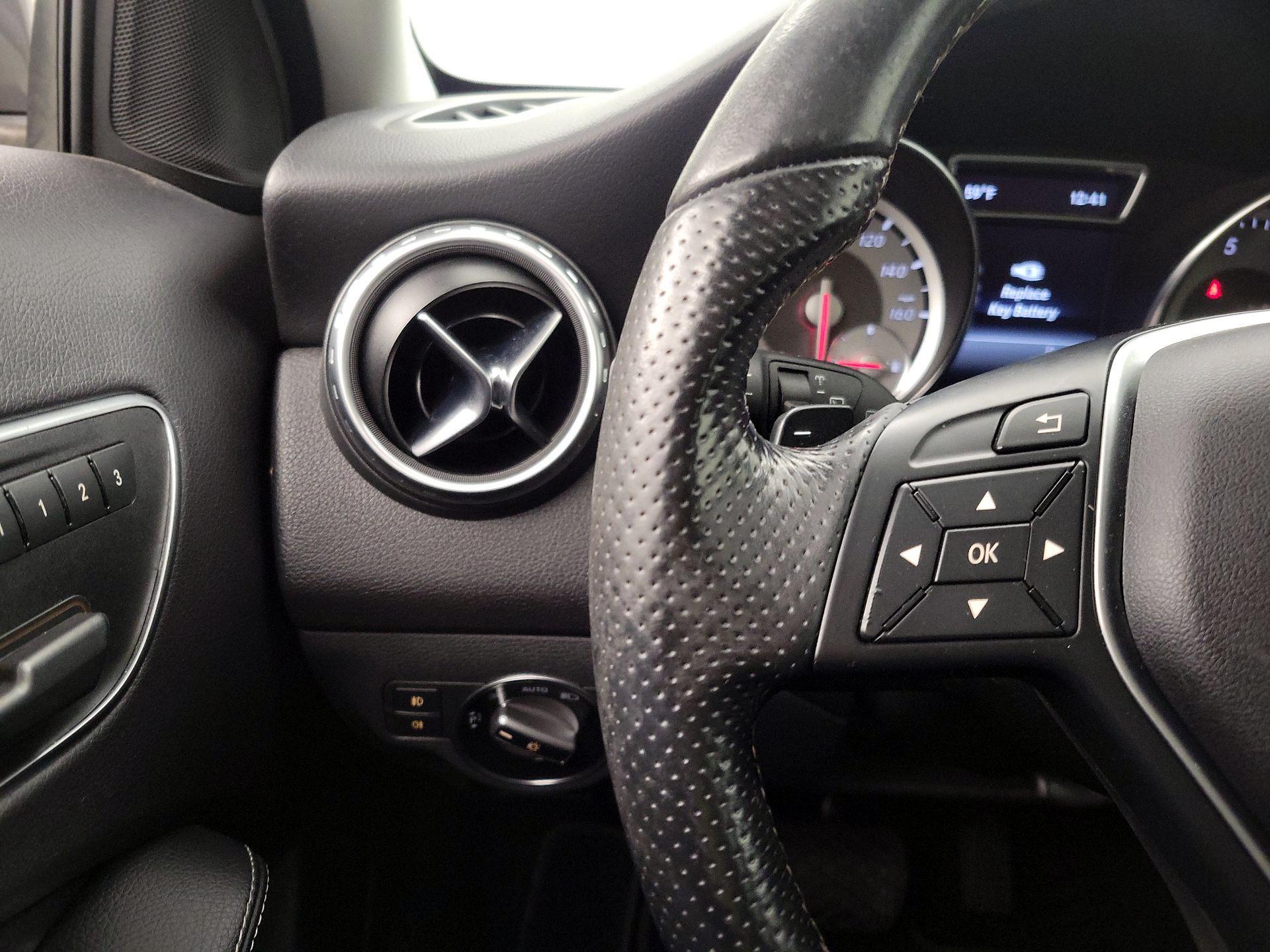 Thumbnail: 2015 Mercedes-Benz GLA - 13