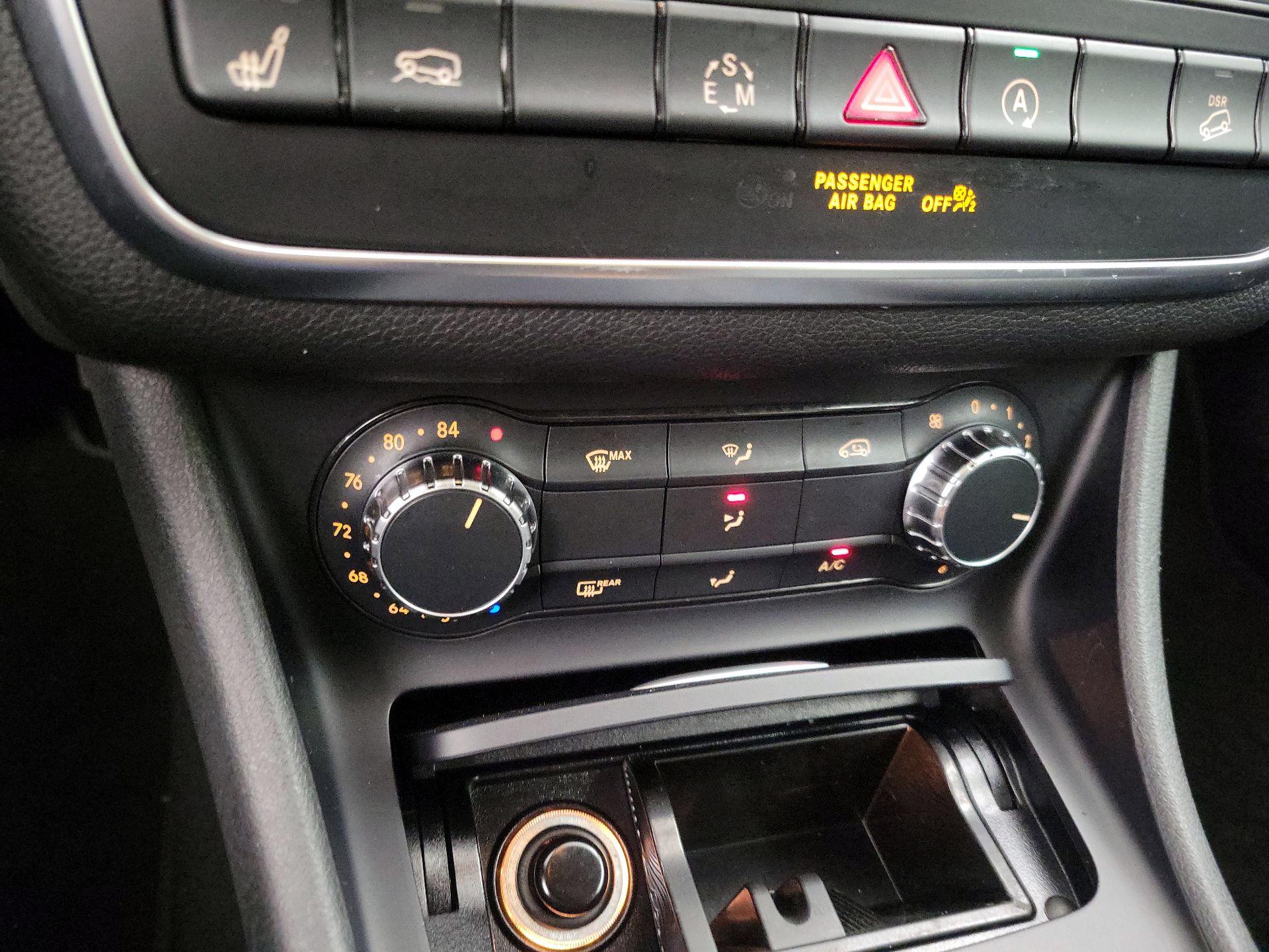 Thumbnail: 2015 Mercedes-Benz GLA - 16