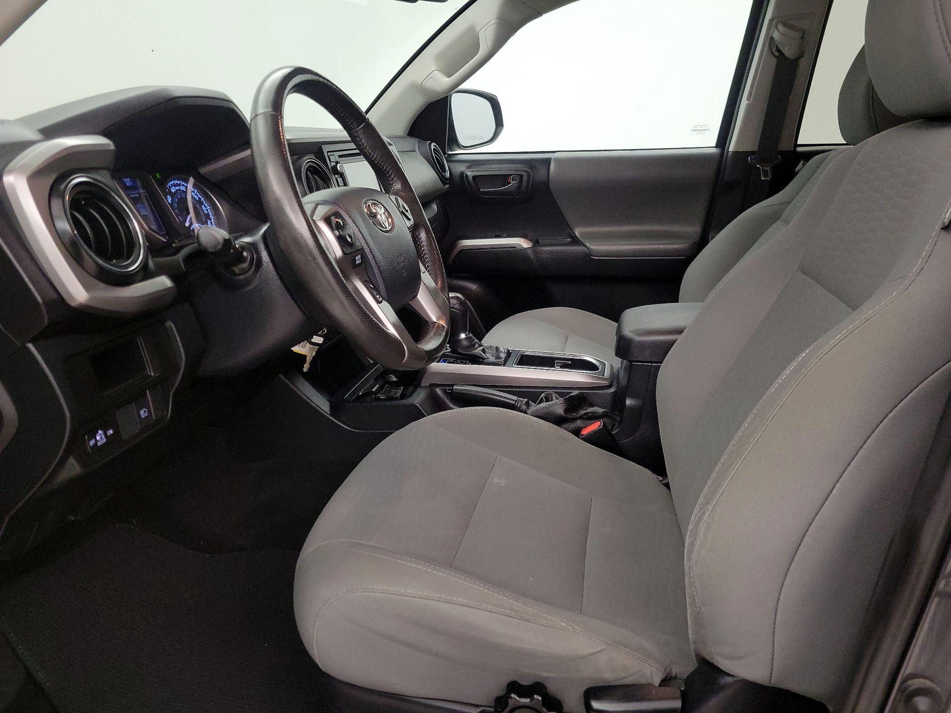 Thumbnail: 2019 Toyota Tacoma - 11