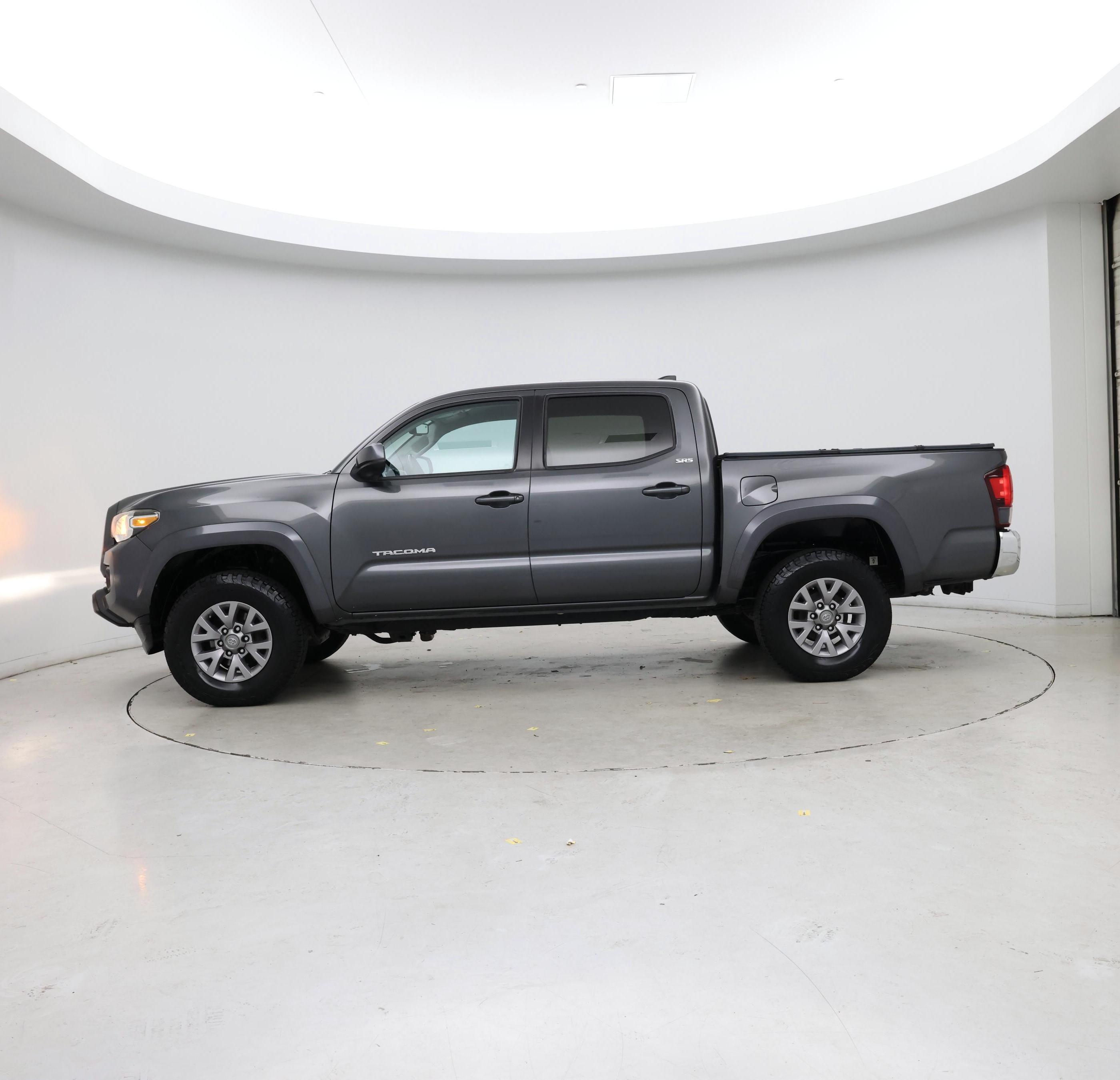 Thumbnail: 2019 Toyota Tacoma - 3