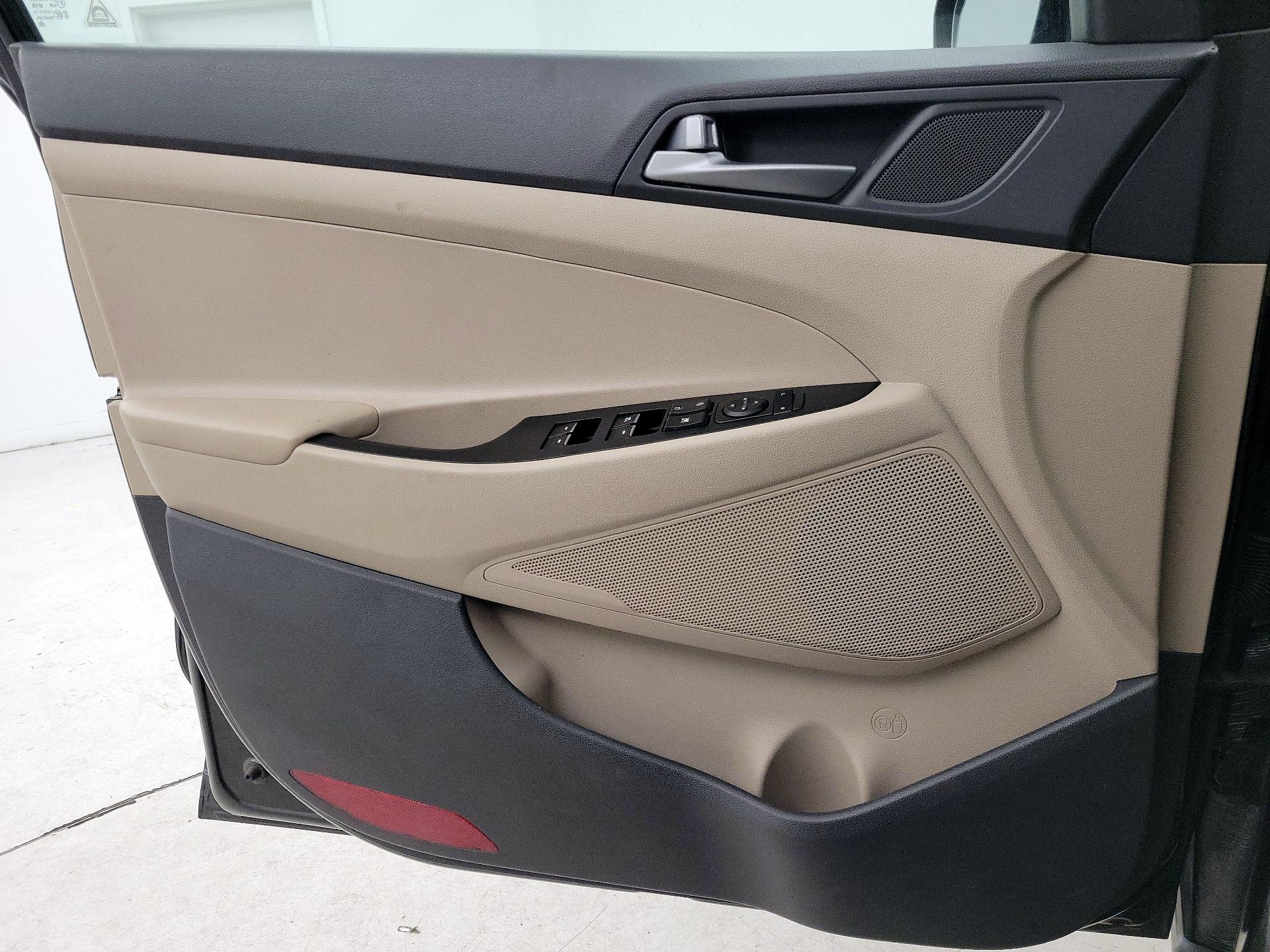 Thumbnail: 2016 Hyundai Tucson - 12