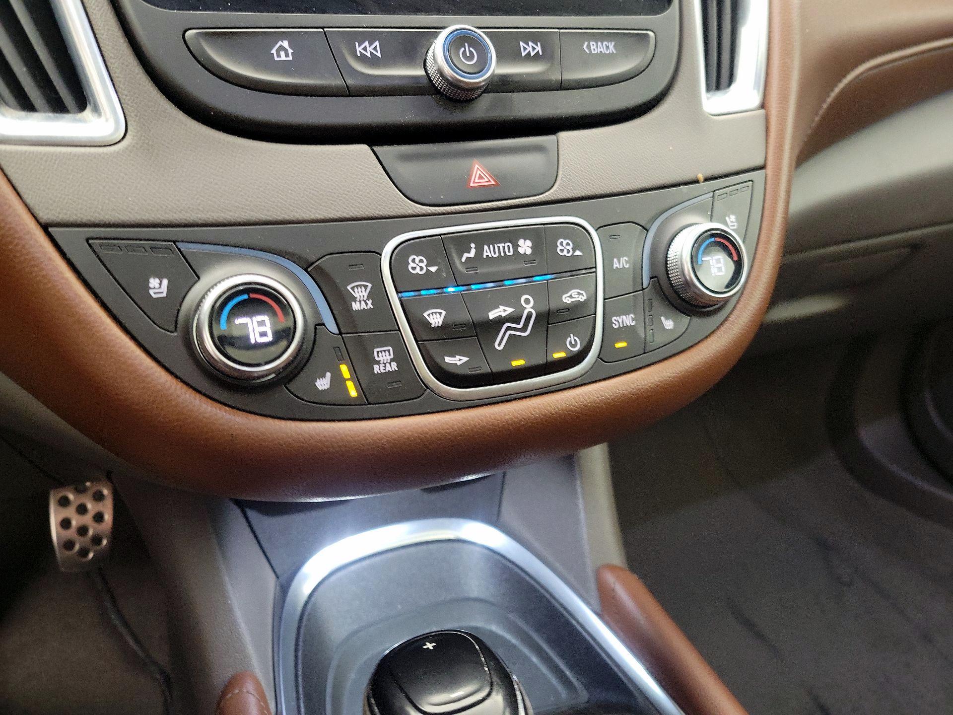 Thumbnail: 2016 Chevrolet Malibu - 16