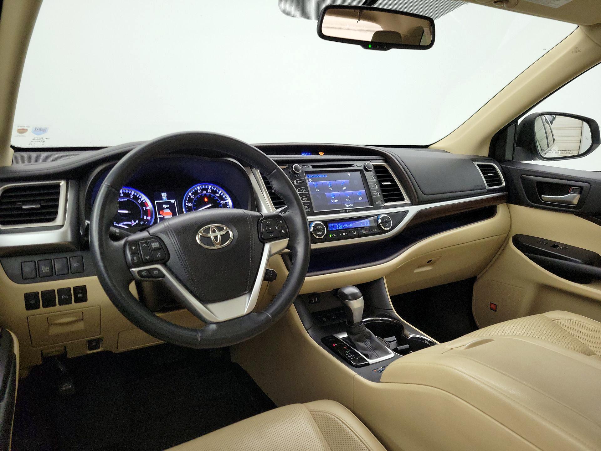 Thumbnail: 2015 Toyota Highlander - 9
