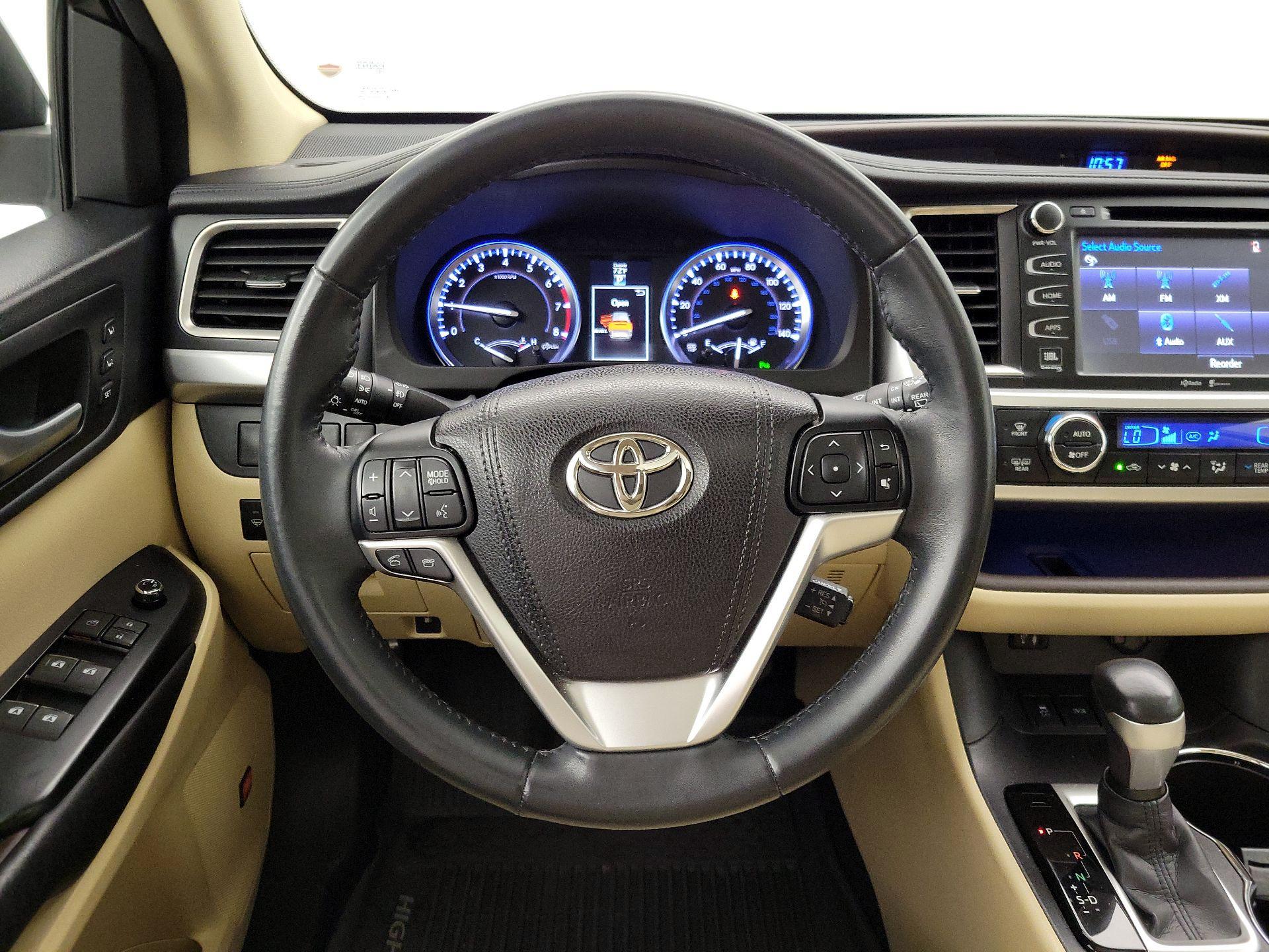 Thumbnail: 2015 Toyota Highlander - 10
