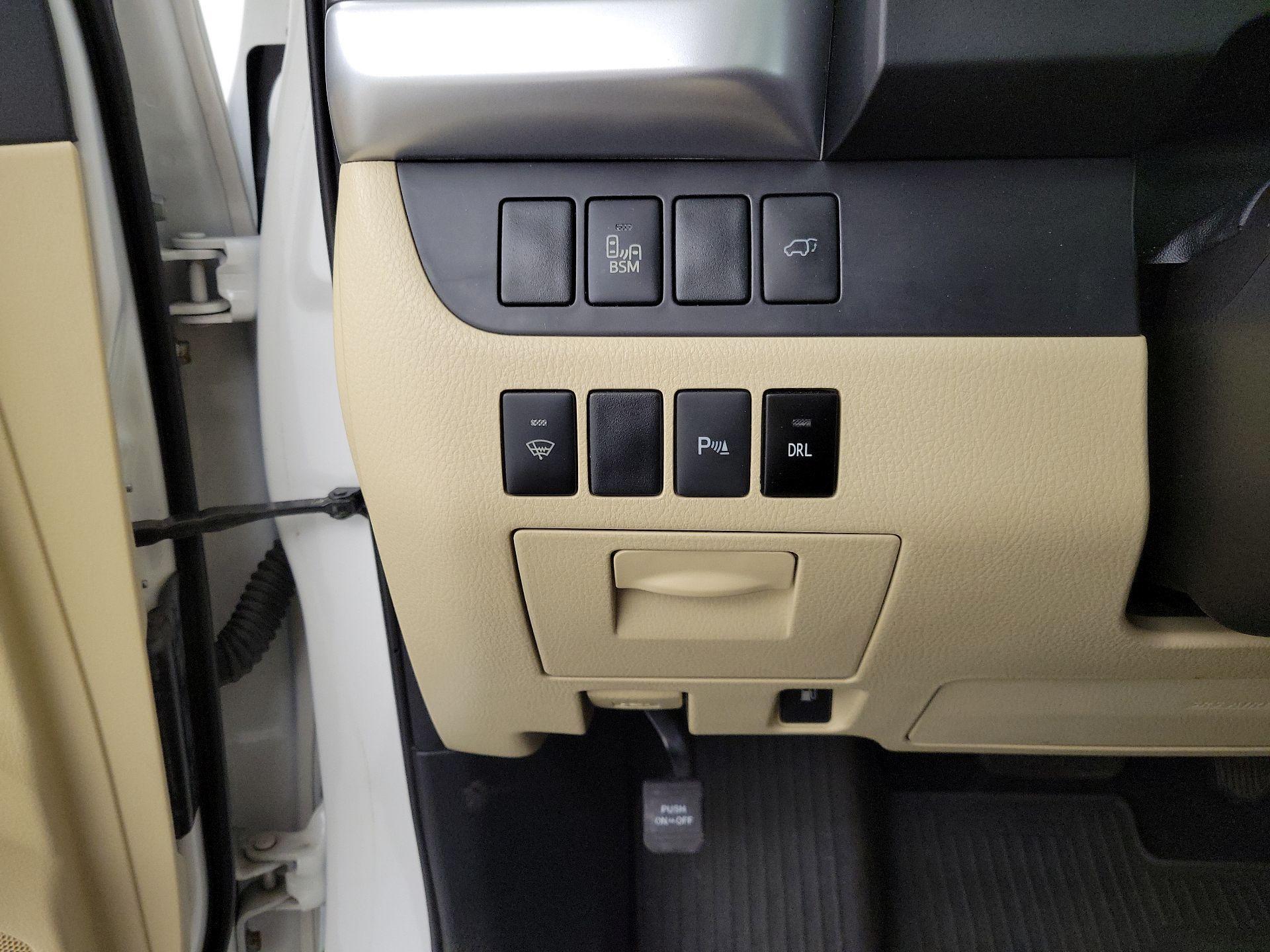 Thumbnail: 2015 Toyota Highlander - 13