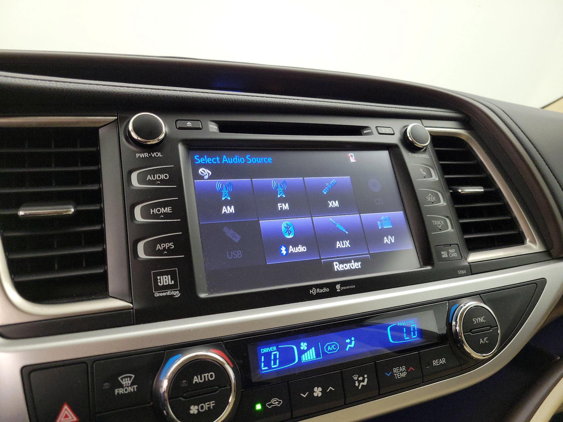 Thumbnail: 2015 Toyota Highlander - 15