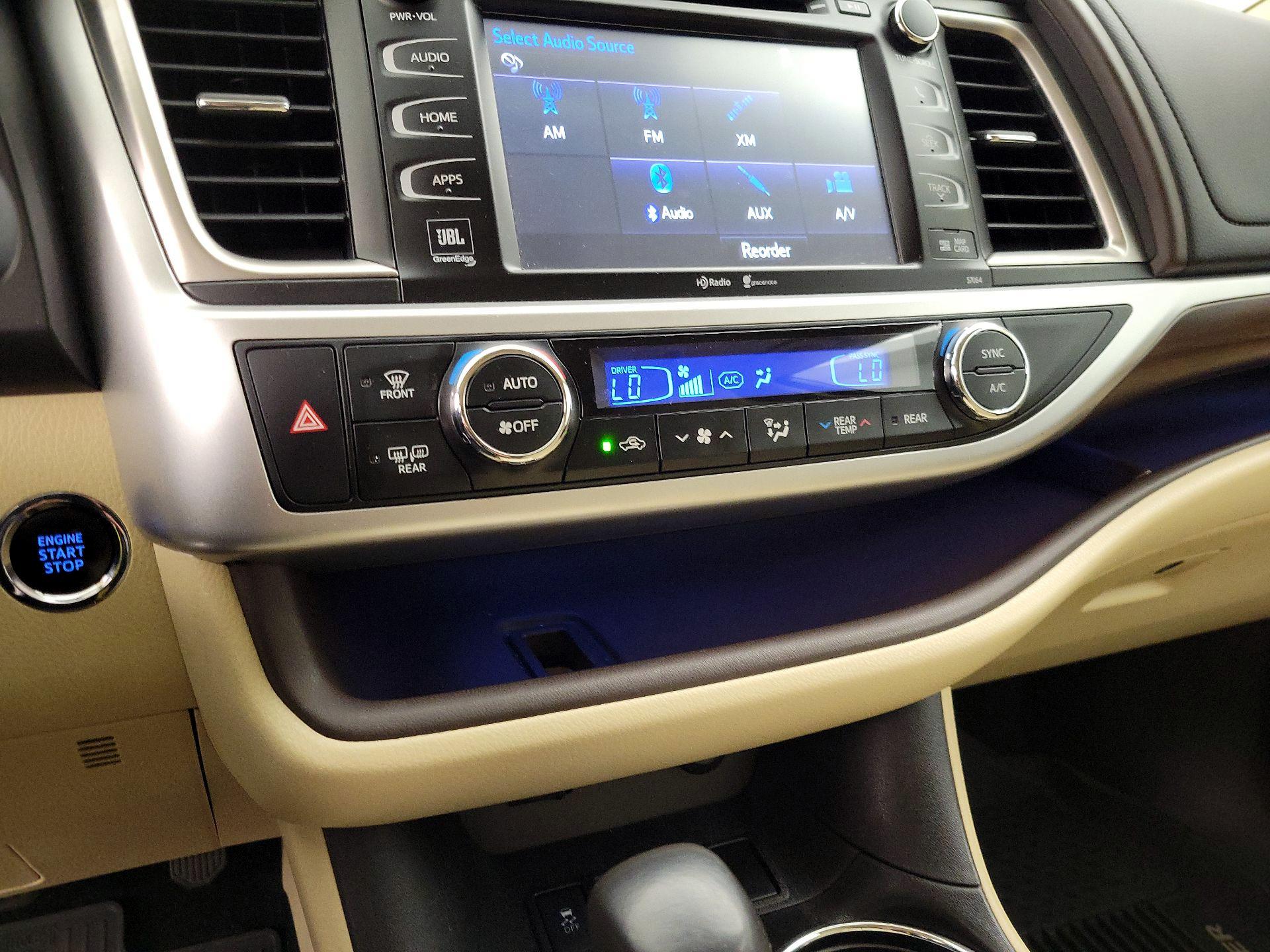 Thumbnail: 2015 Toyota Highlander - 16