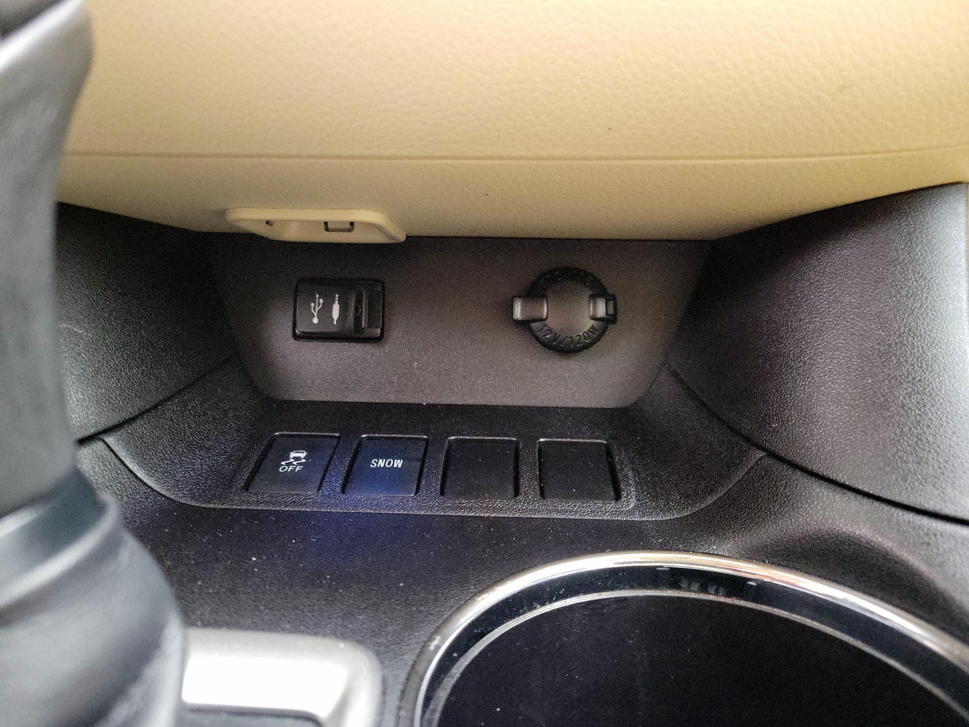 Thumbnail: 2015 Toyota Highlander - 18