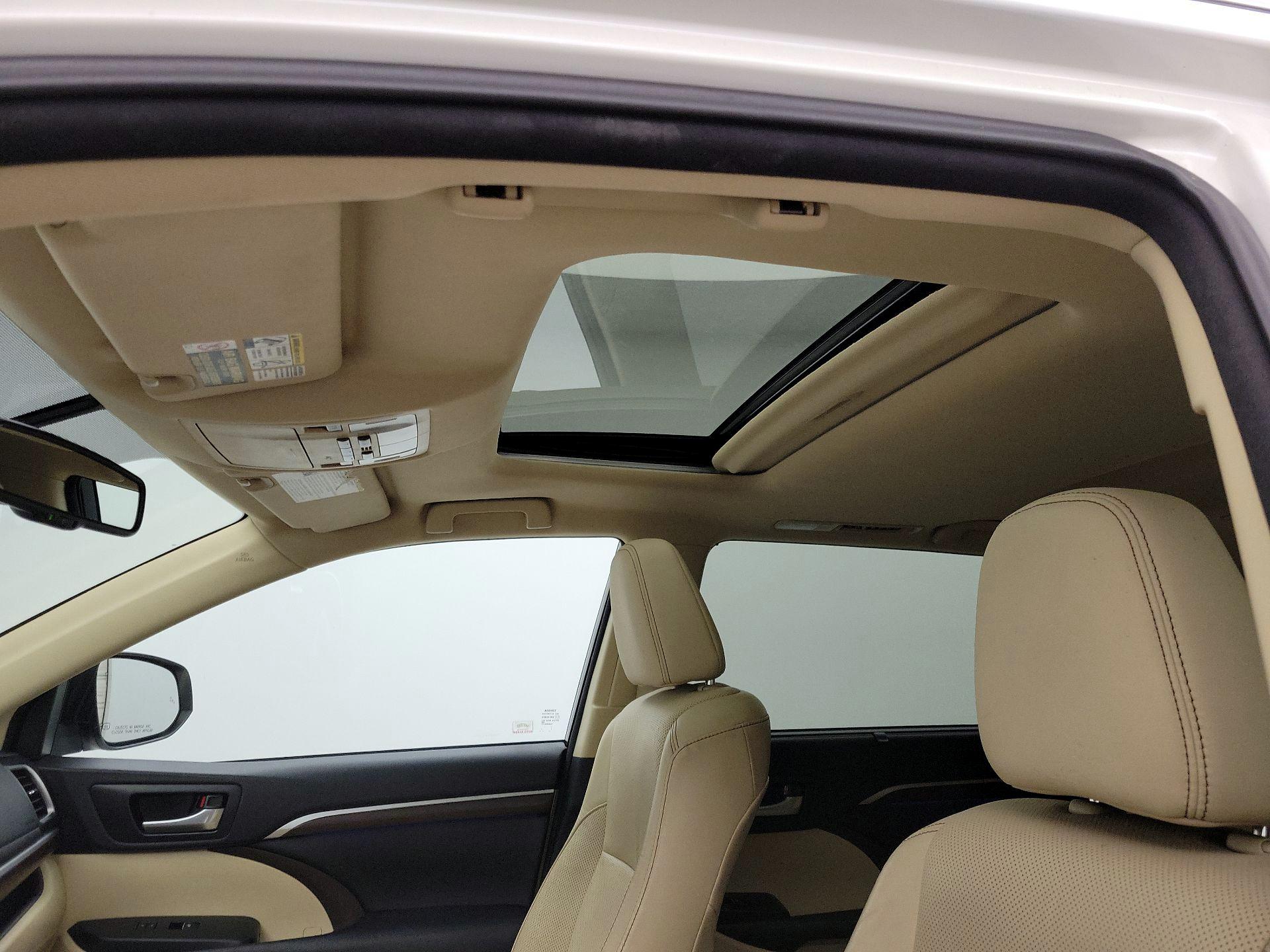 Thumbnail: 2015 Toyota Highlander - 19