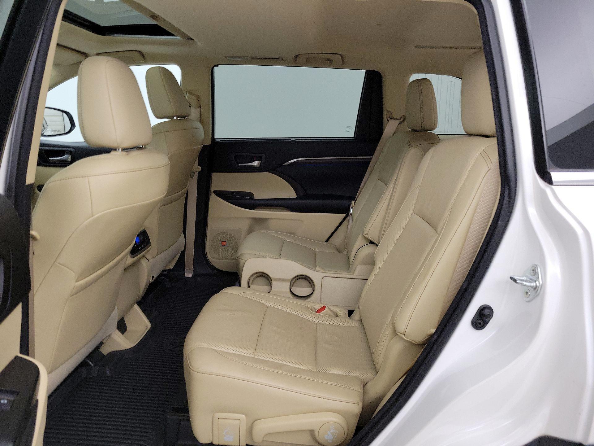 Thumbnail: 2015 Toyota Highlander - 20