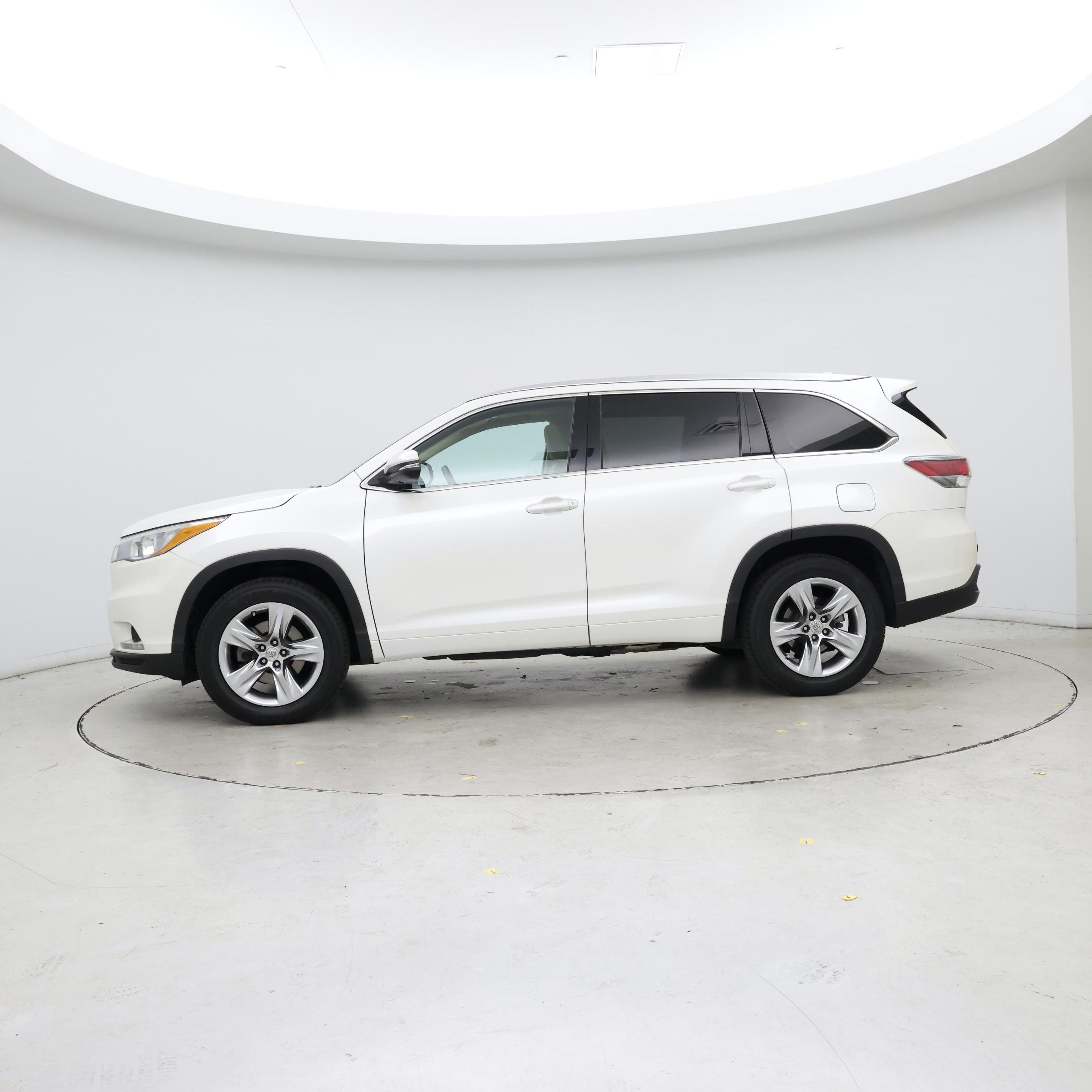 Thumbnail: 2015 Toyota Highlander - 3