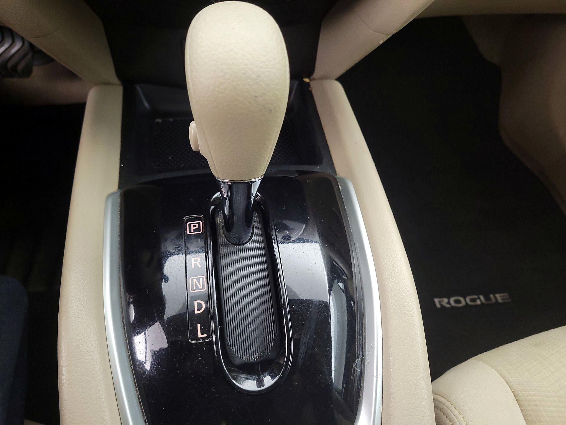 Thumbnail: 2015 Nissan Rogue - 17