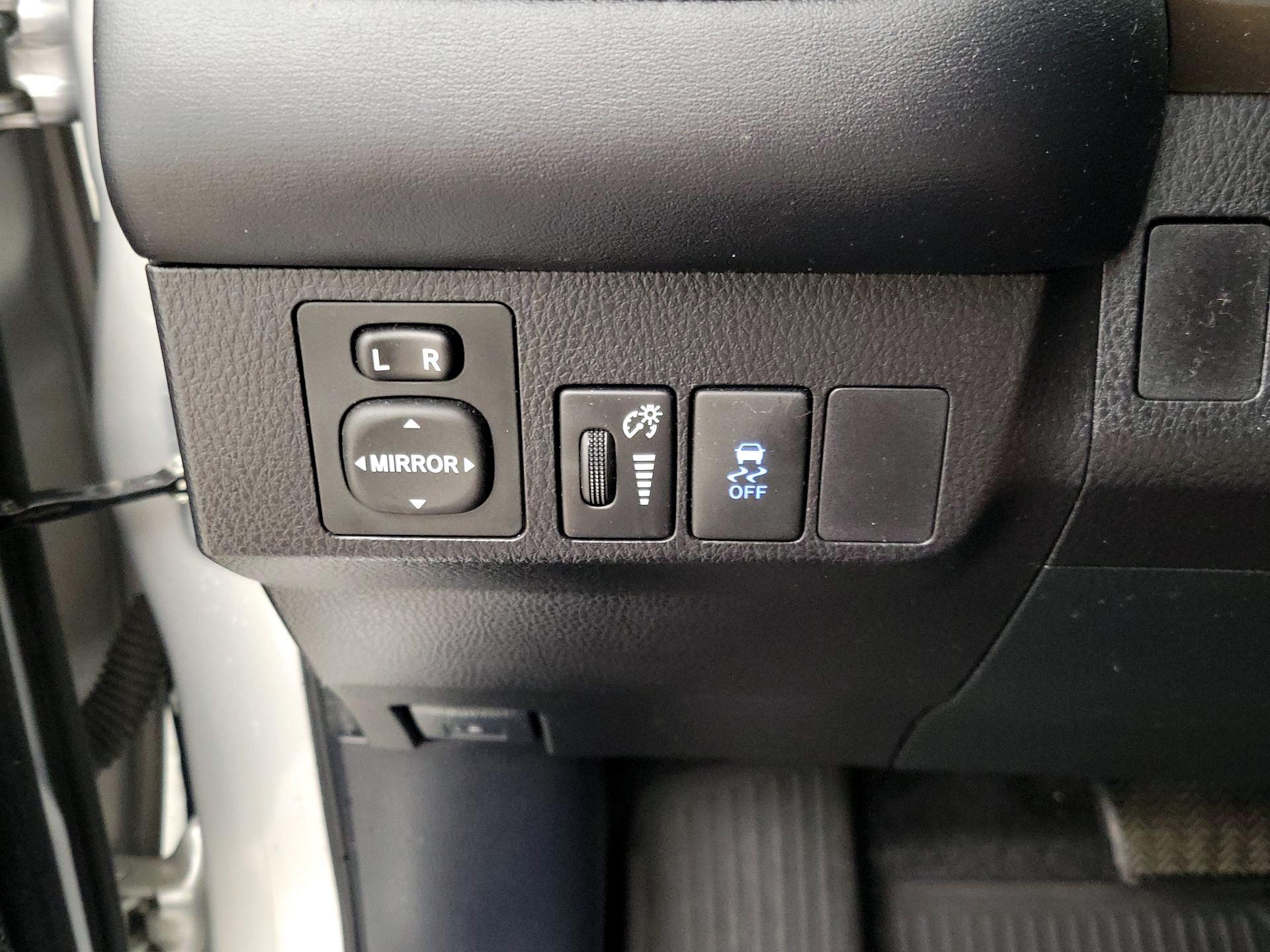 Thumbnail: 2015 Toyota RAV4 - 13