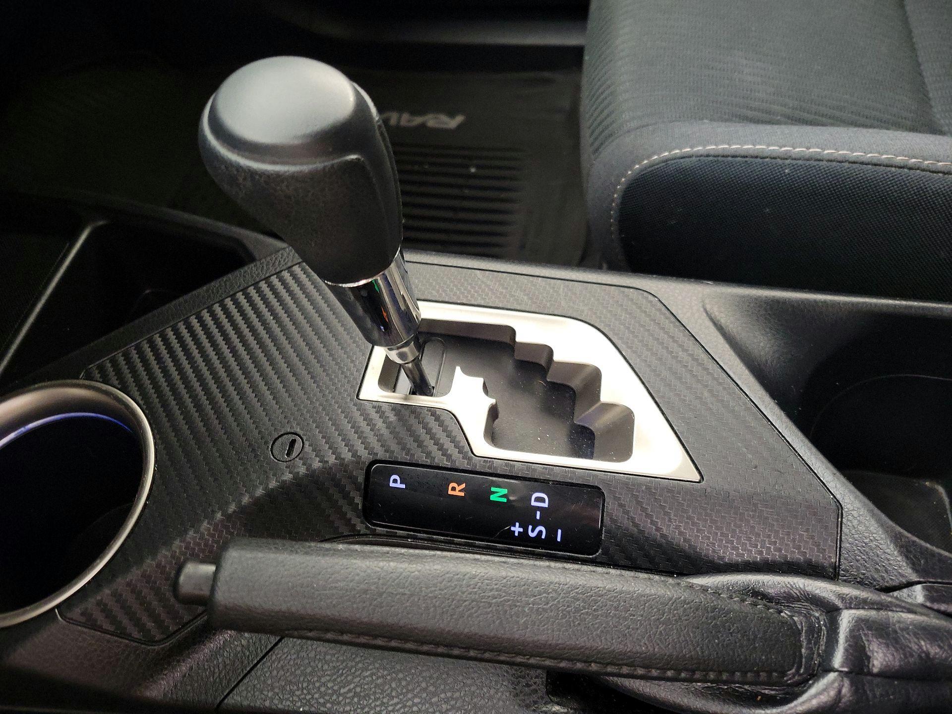 Thumbnail: 2015 Toyota RAV4 - 17