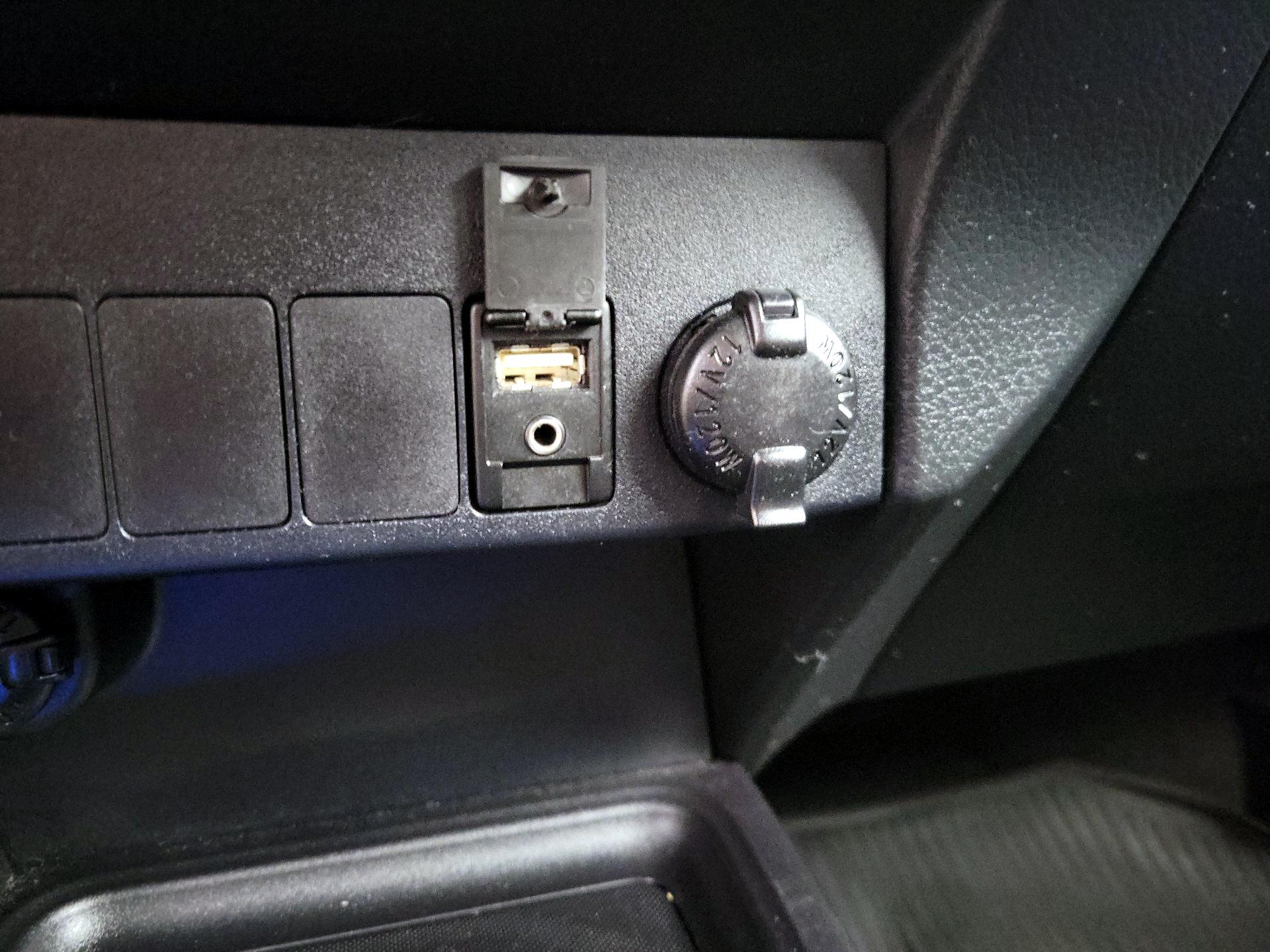 Thumbnail: 2015 Toyota RAV4 - 18