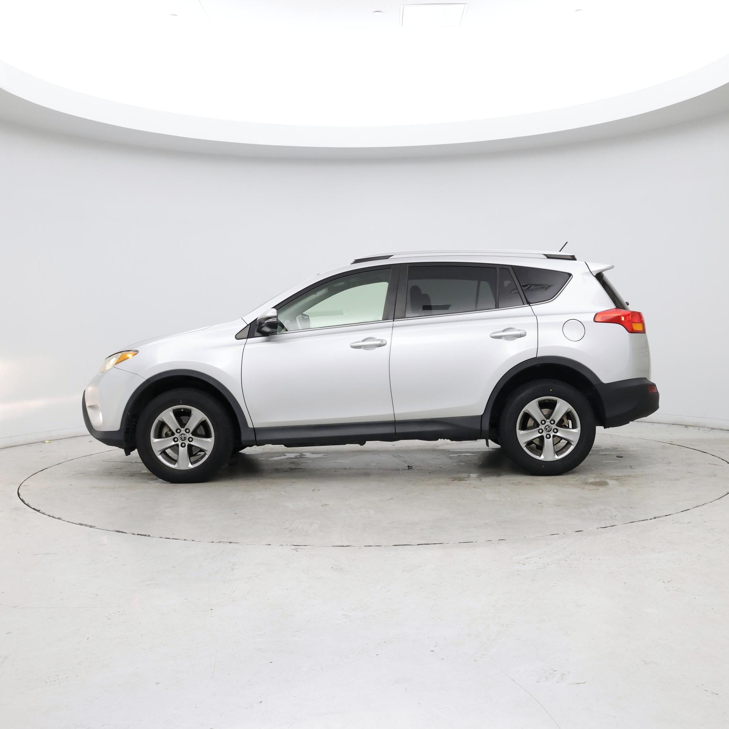 Thumbnail: 2015 Toyota RAV4 - 3