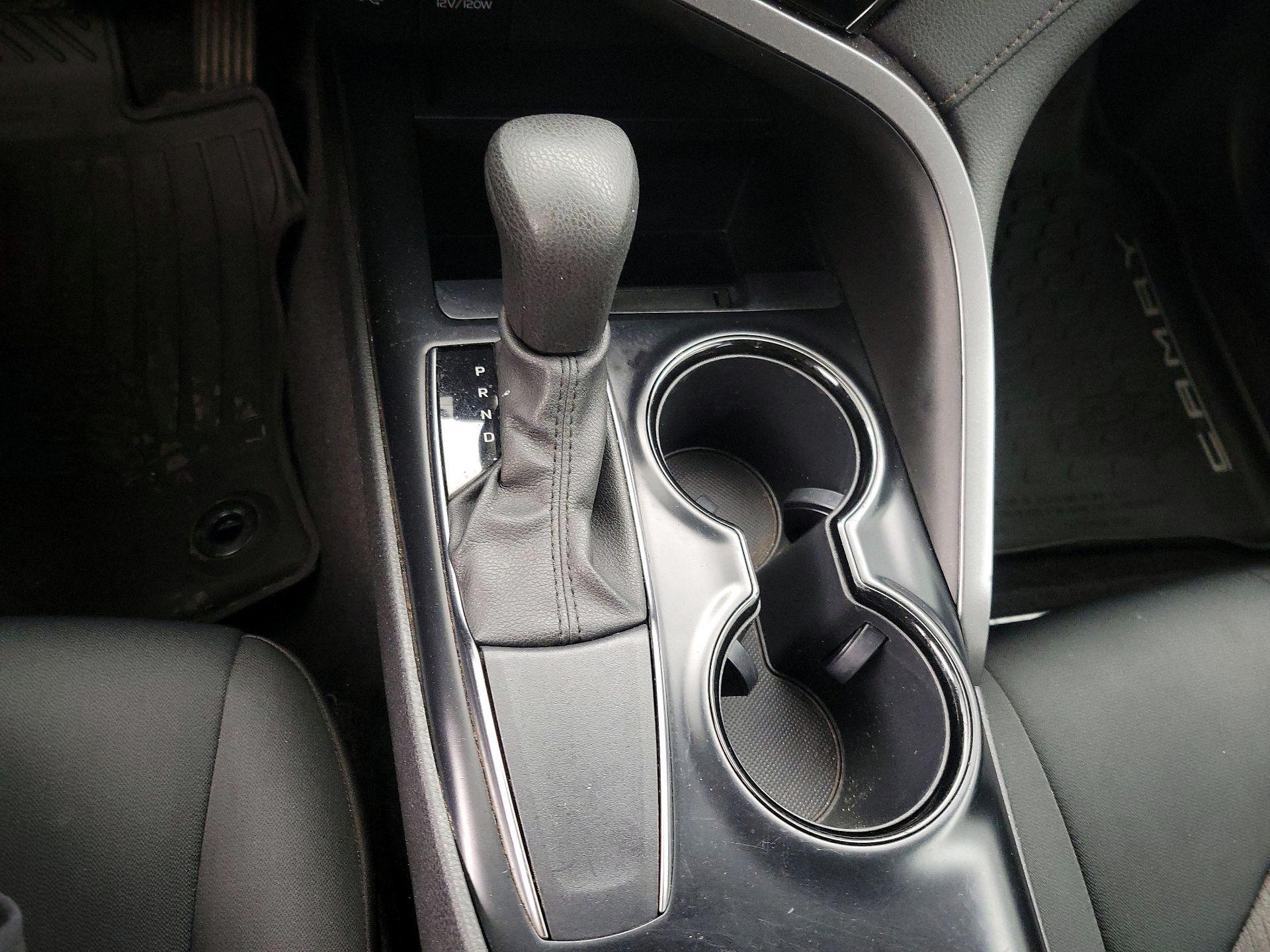 Thumbnail: 2020 Toyota Camry - 17