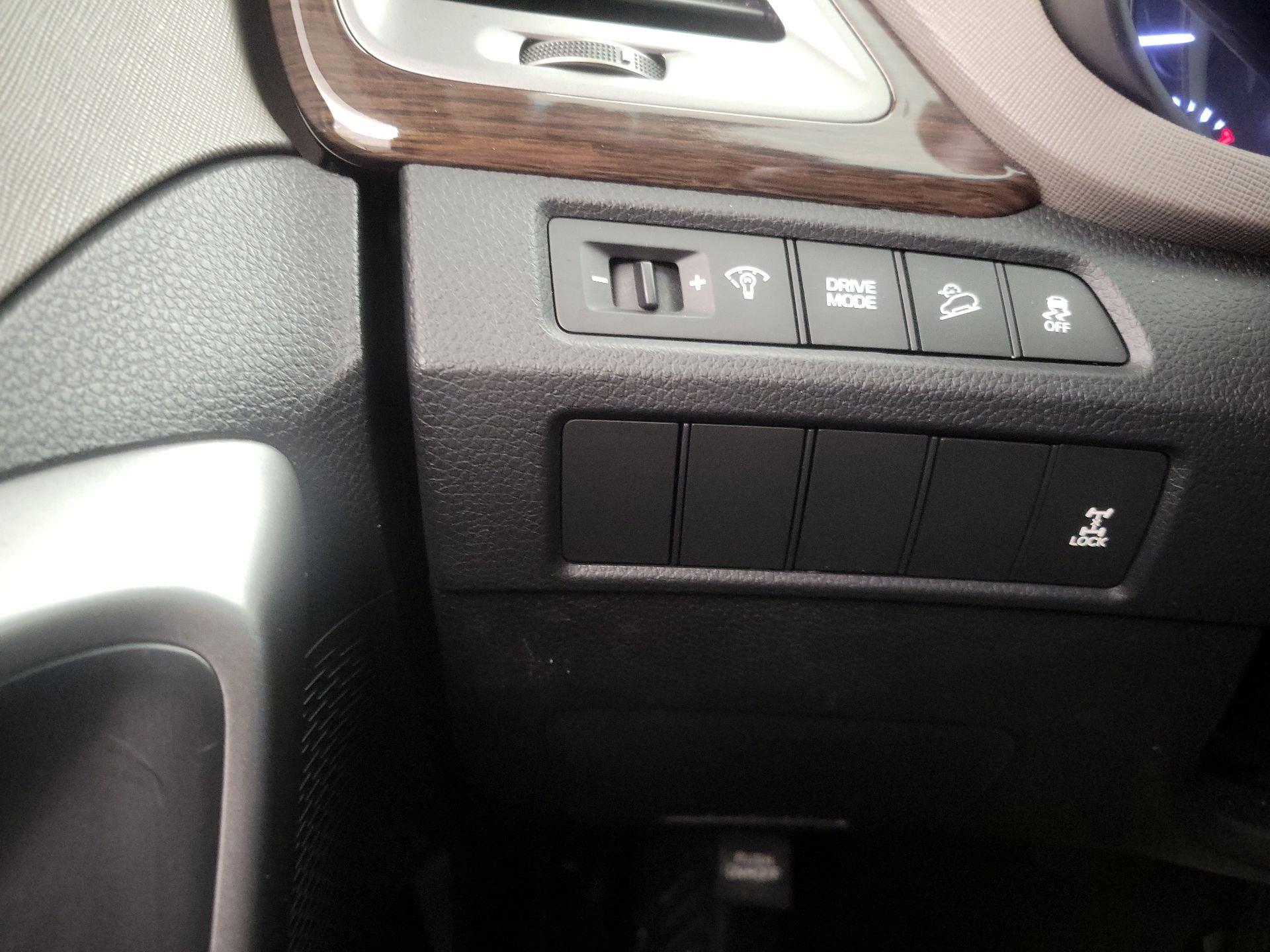 Thumbnail: 2018 Hyundai Santa Fe - 13