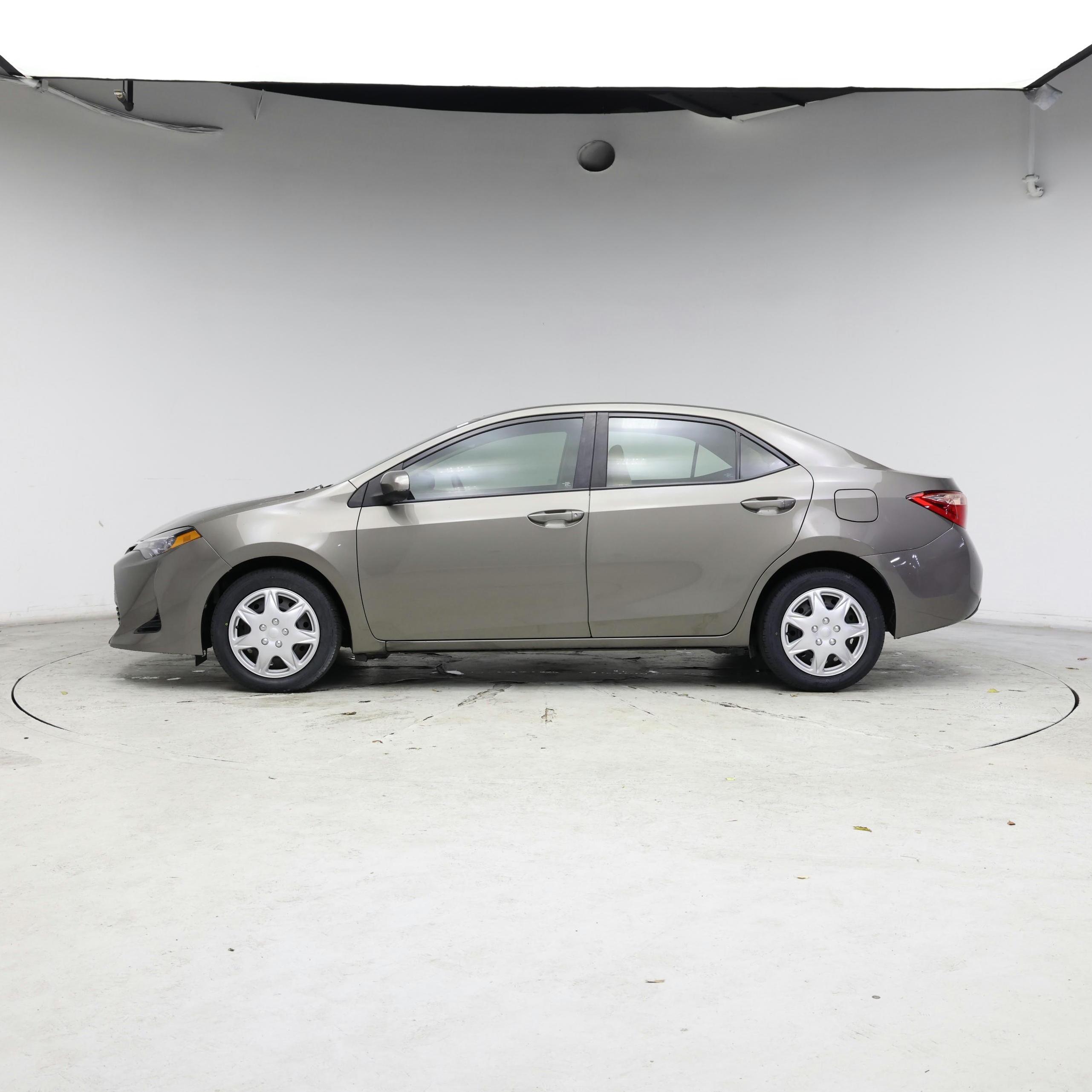 Thumbnail: 2018 Toyota Corolla - 3