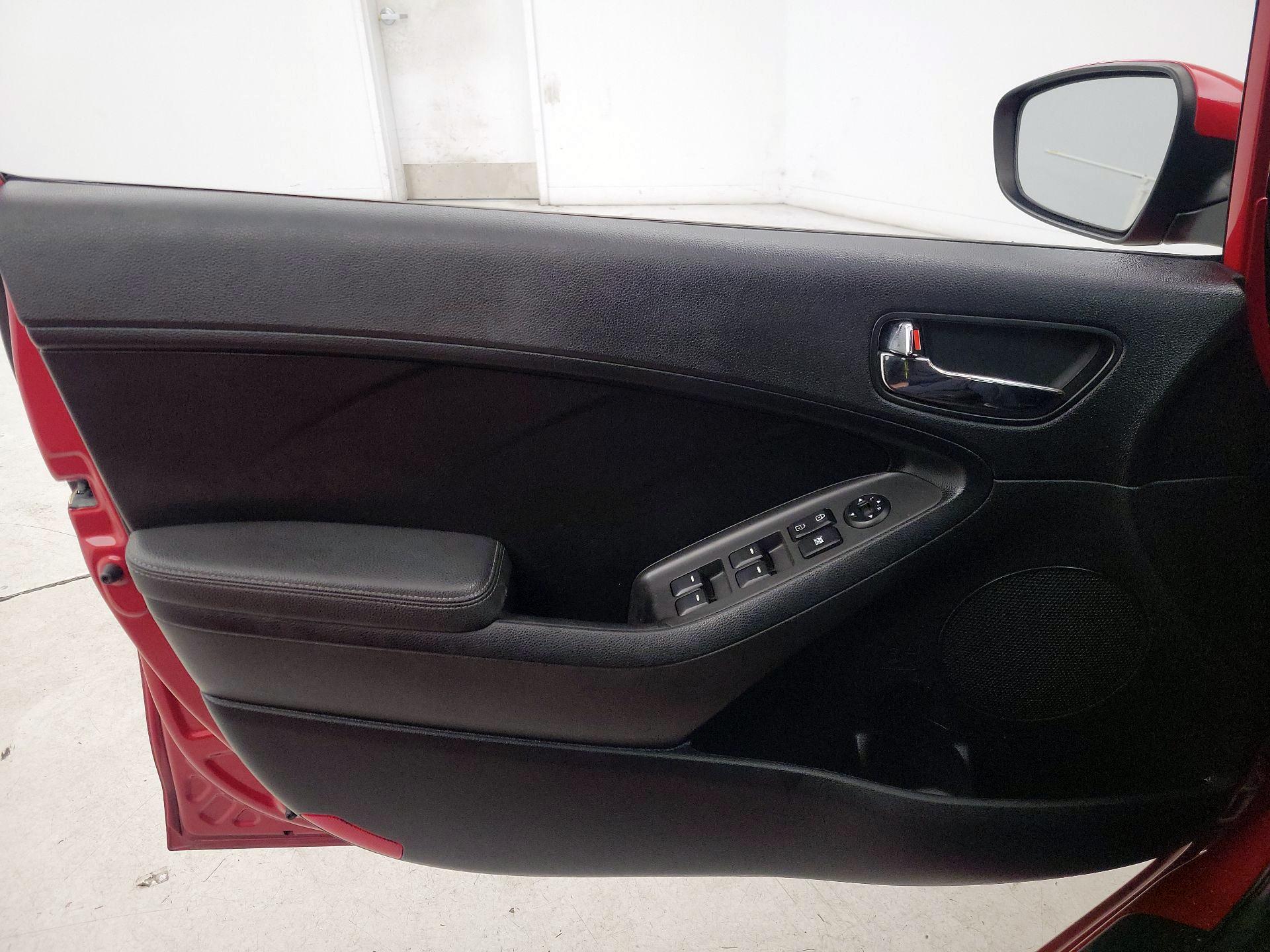 Thumbnail: 2017 Kia Forte - 12