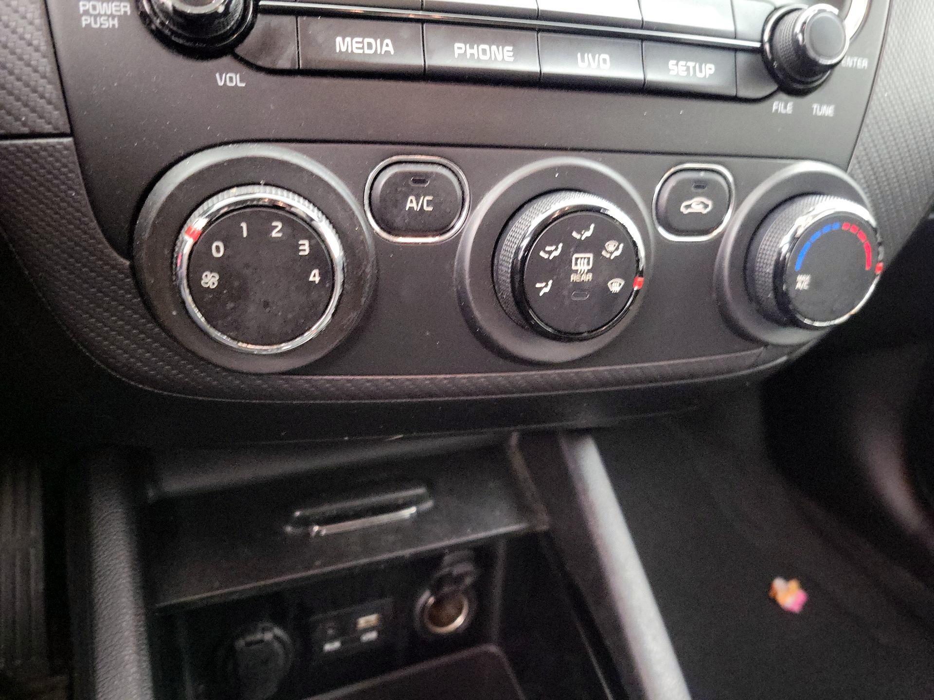 Thumbnail: 2017 Kia Forte - 16