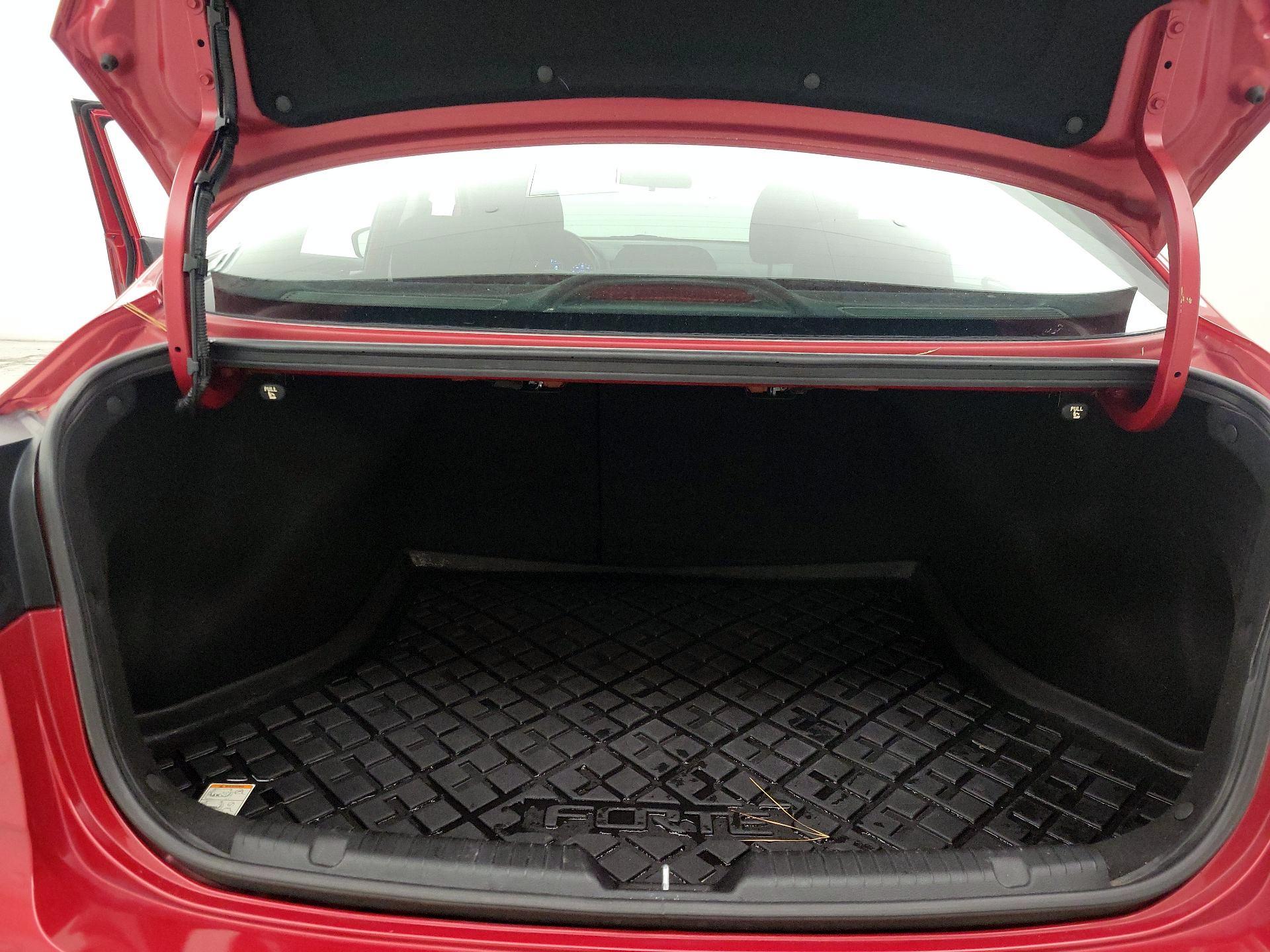 Thumbnail: 2017 Kia Forte - 20