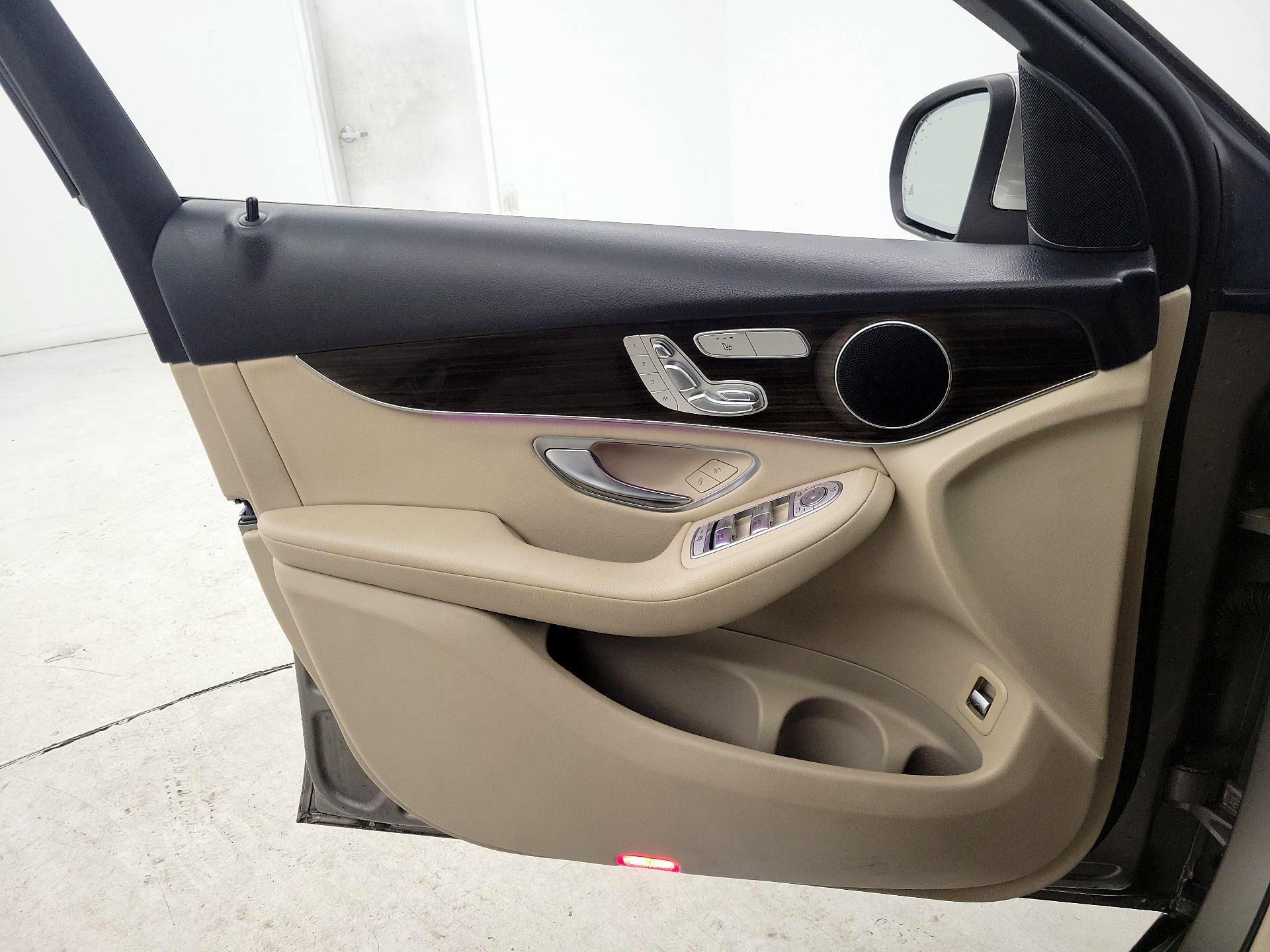 Thumbnail: 2020 Mercedes-Benz GLC - 12