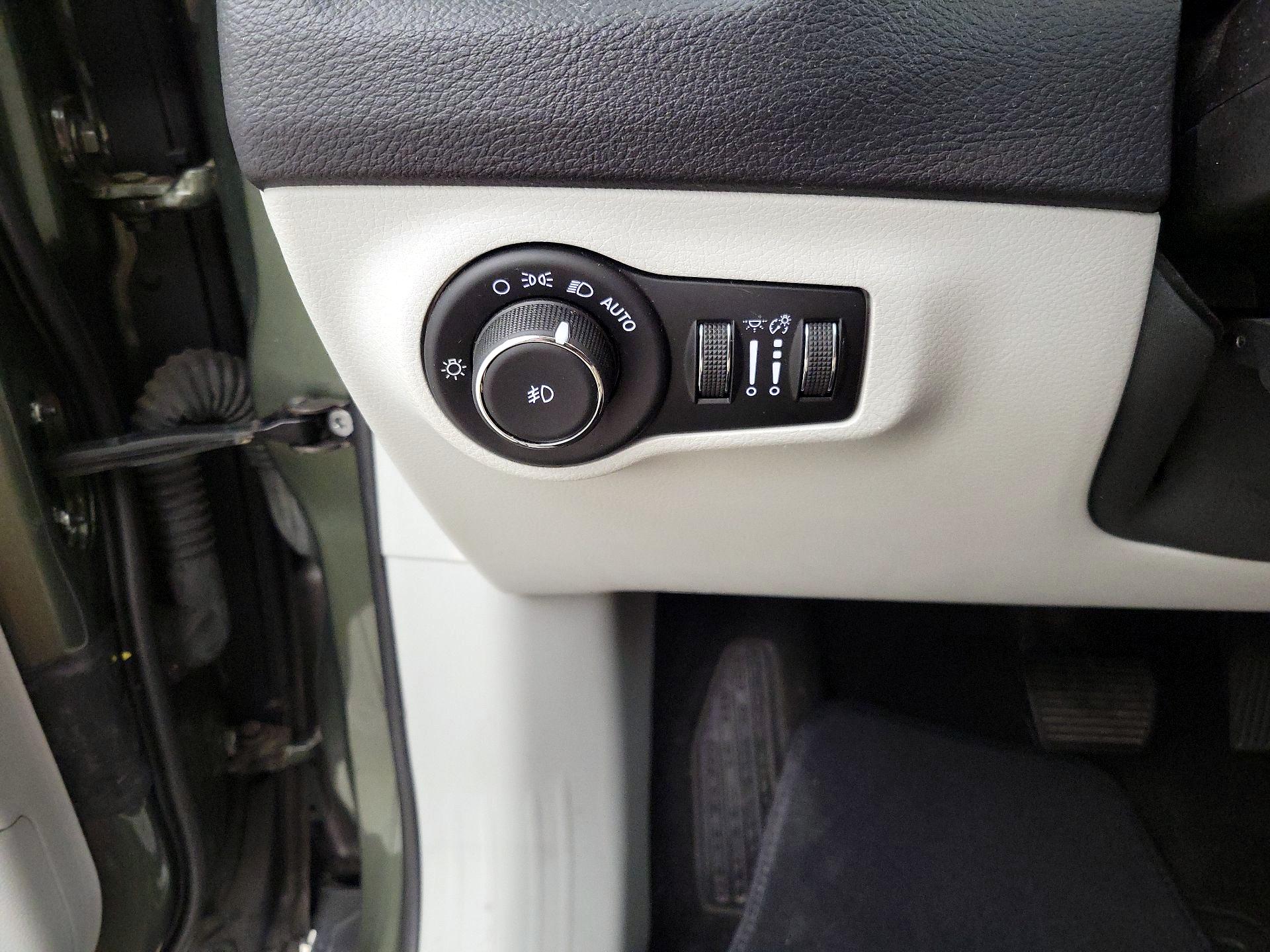 Thumbnail: 2018 Jeep Compass - 13