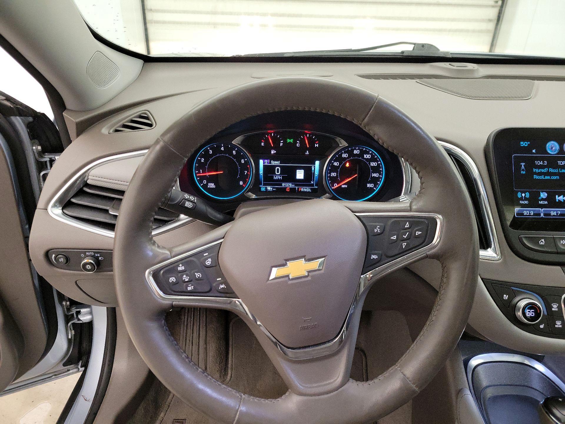 Thumbnail: 2017 Chevrolet Malibu - 10