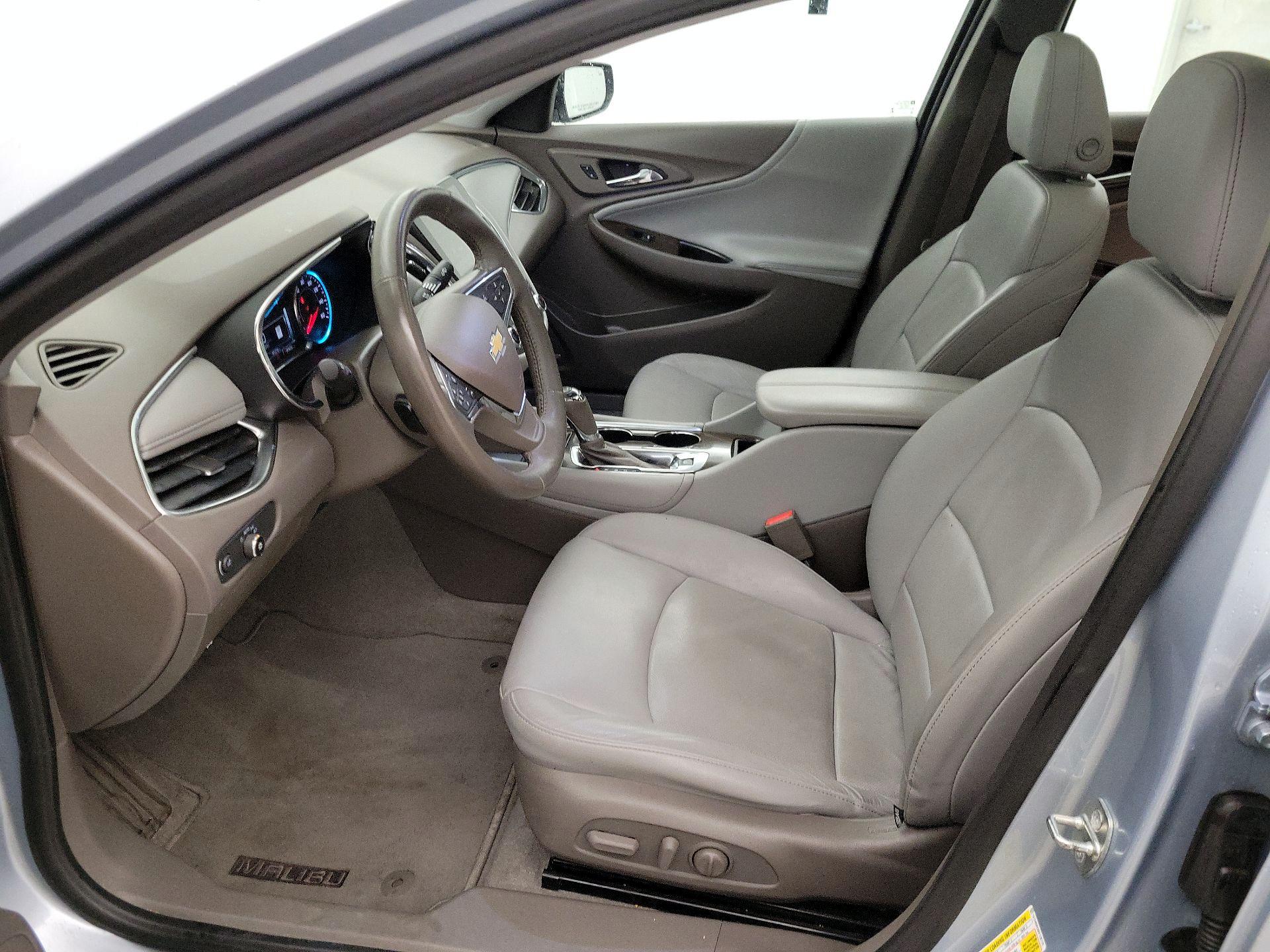 Thumbnail: 2017 Chevrolet Malibu - 11