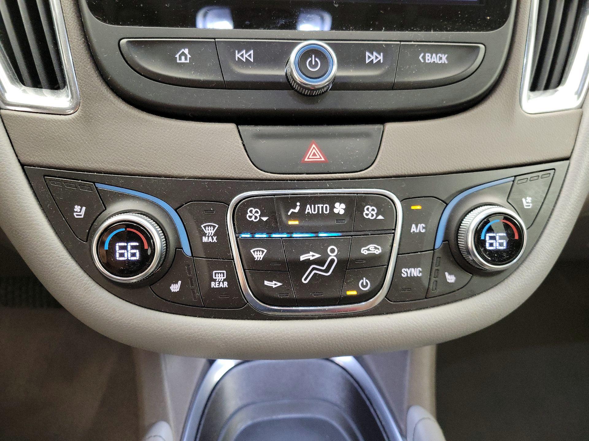 Thumbnail: 2017 Chevrolet Malibu - 16