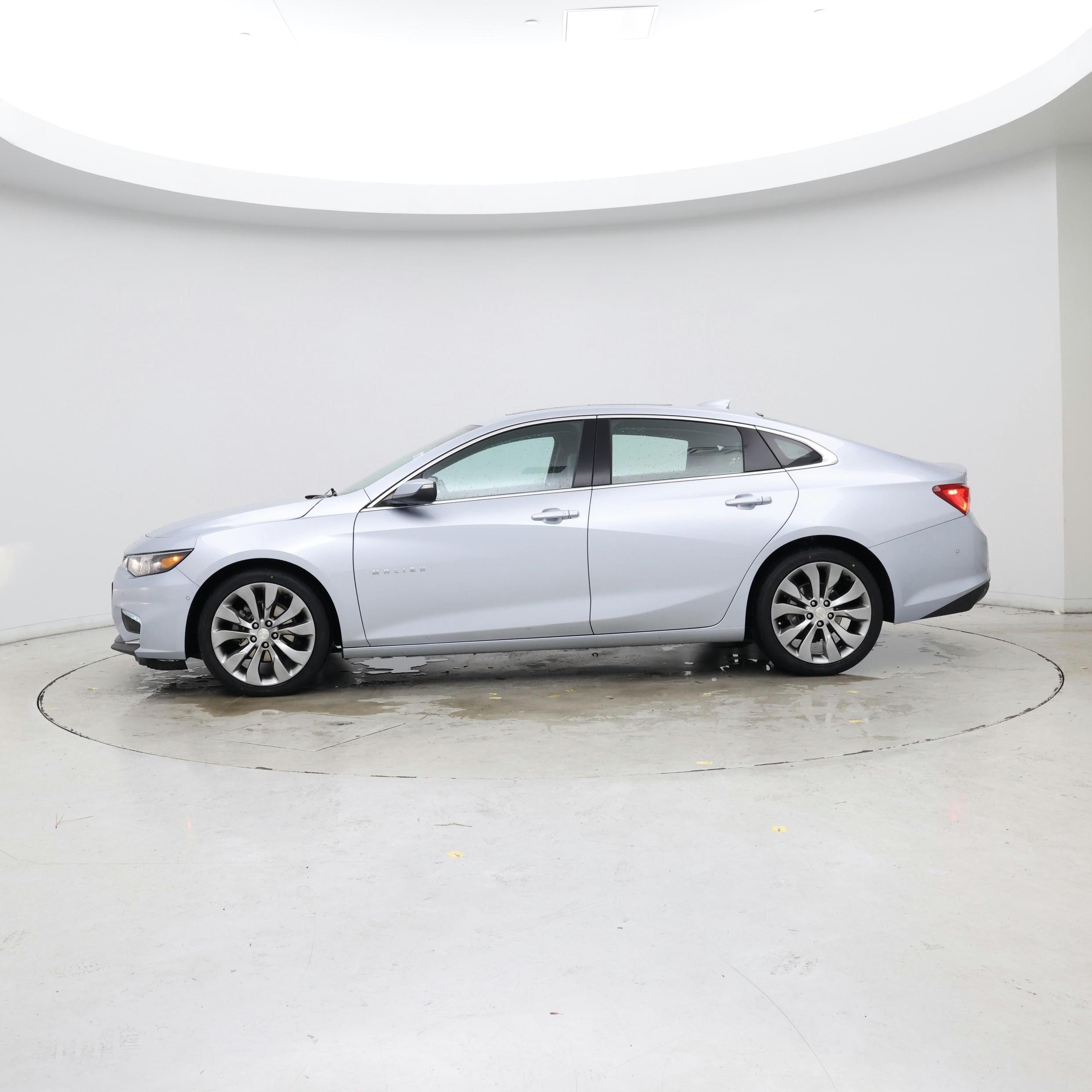 Thumbnail: 2017 Chevrolet Malibu - 3