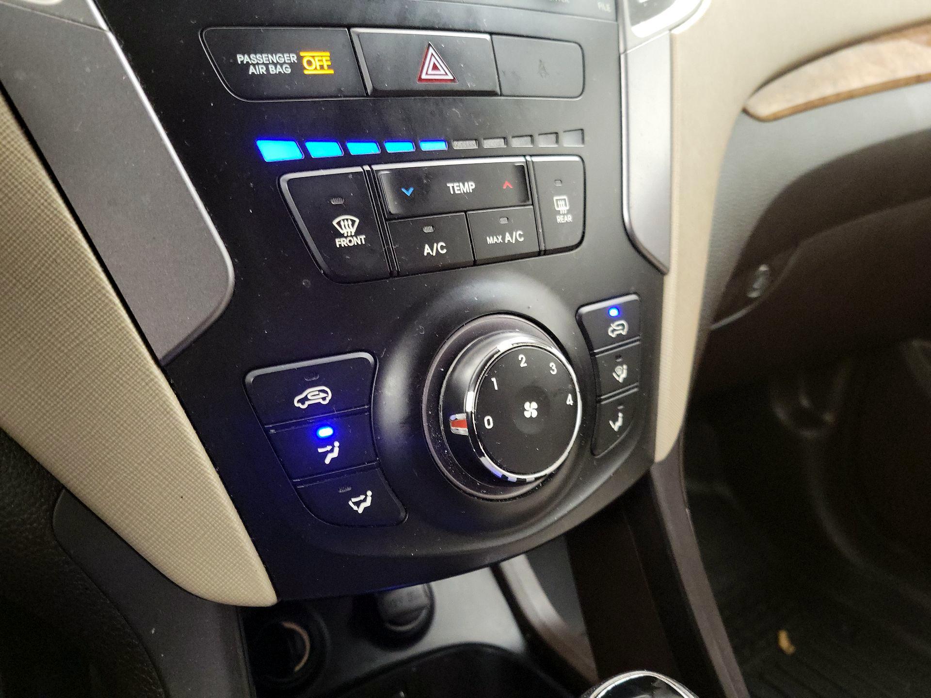 Thumbnail: 2016 Hyundai Santa Fe - 16