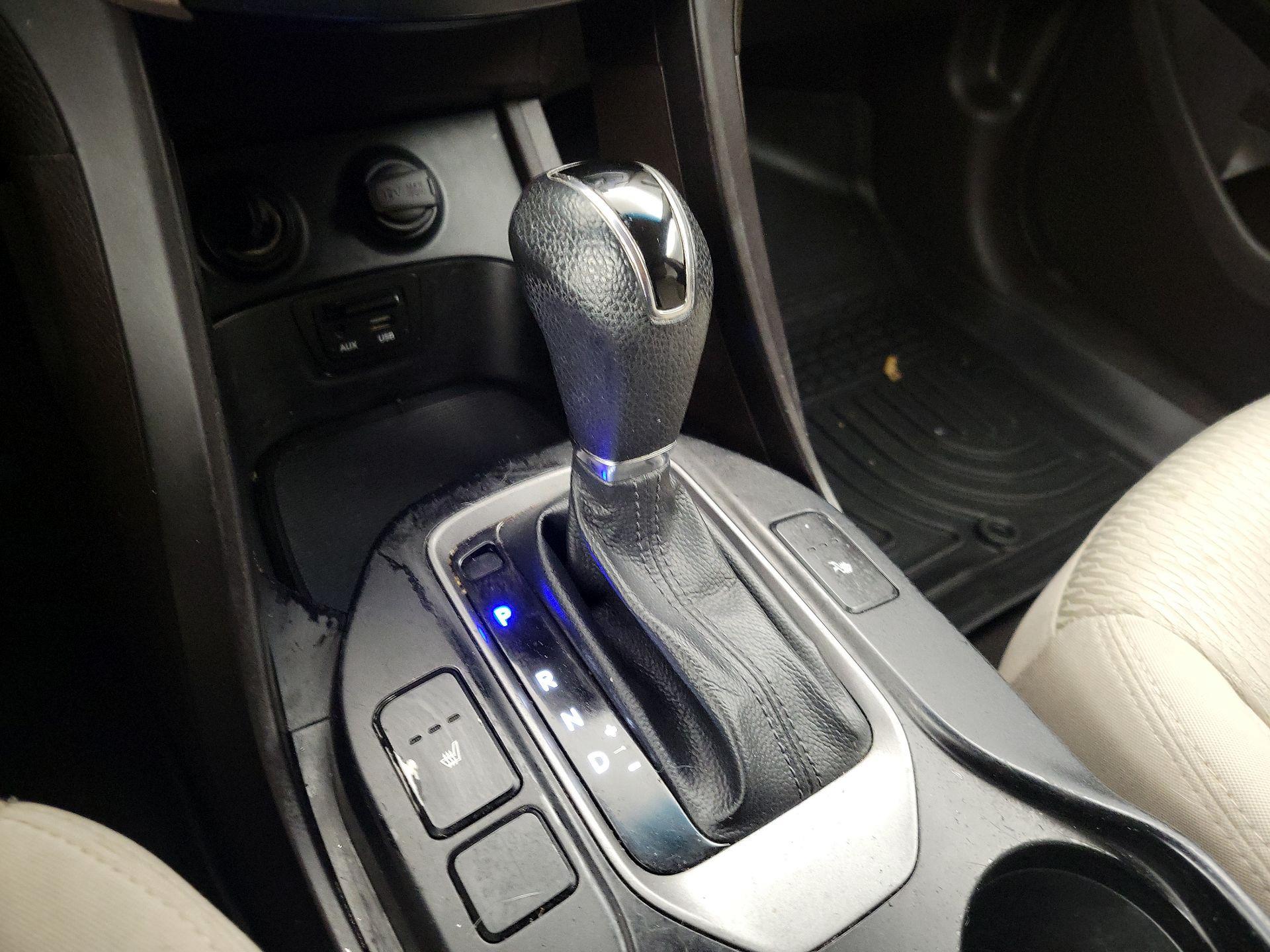 Thumbnail: 2016 Hyundai Santa Fe - 17